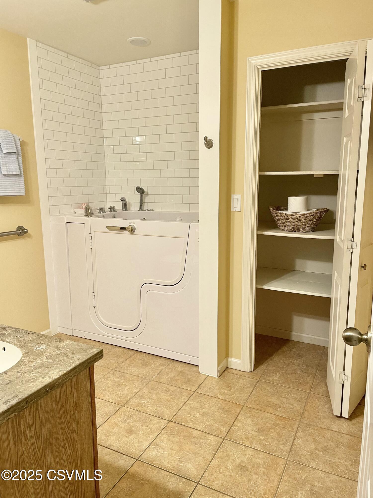 Lewisburg, Pennsylvania 17837, United States, 2 Bedrooms Bedrooms, ,2 BathroomsBathrooms,Residential,Active,121118