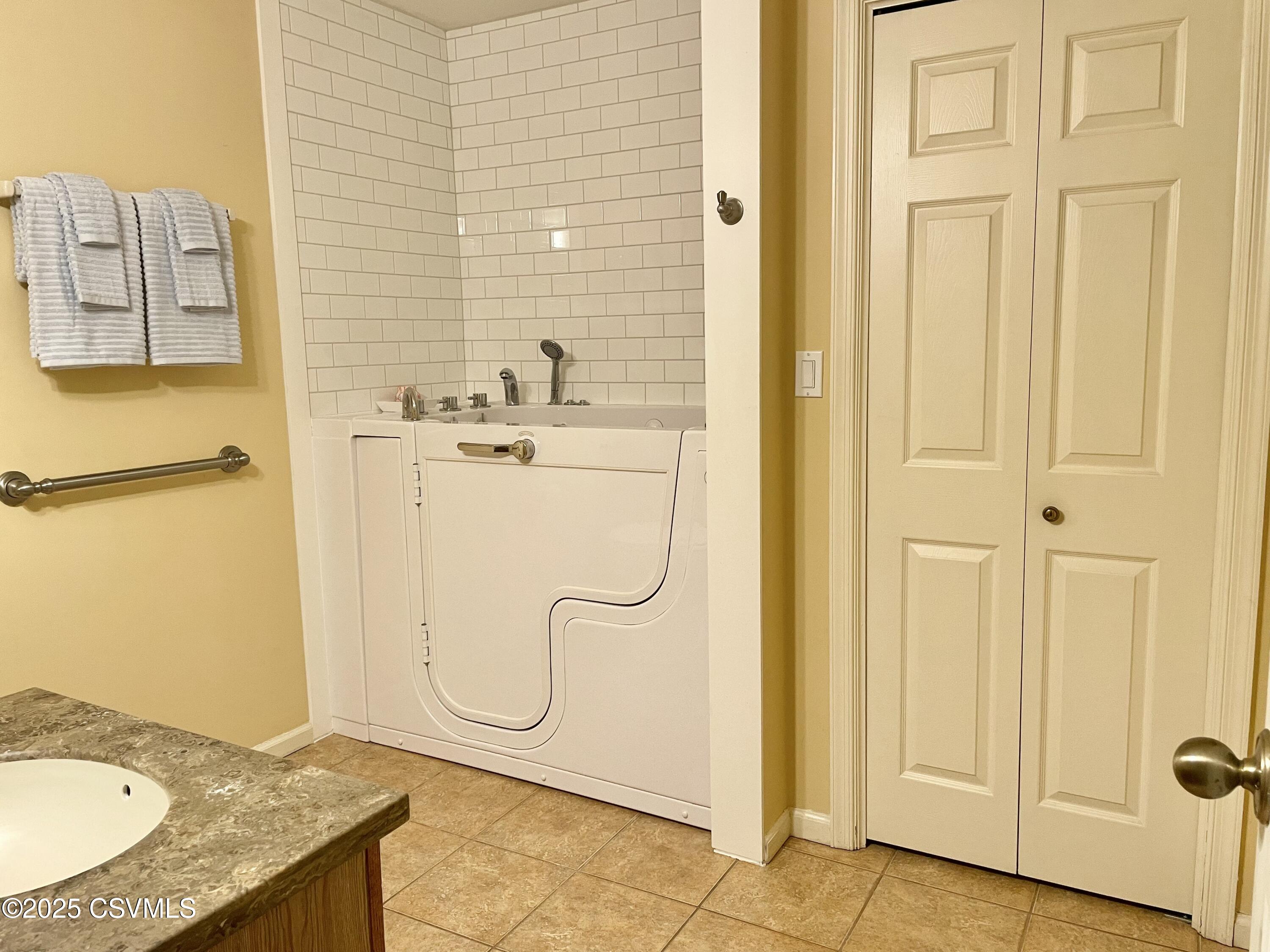 Lewisburg, Pennsylvania 17837, United States, 2 Bedrooms Bedrooms, ,2 BathroomsBathrooms,Residential,Active,121118