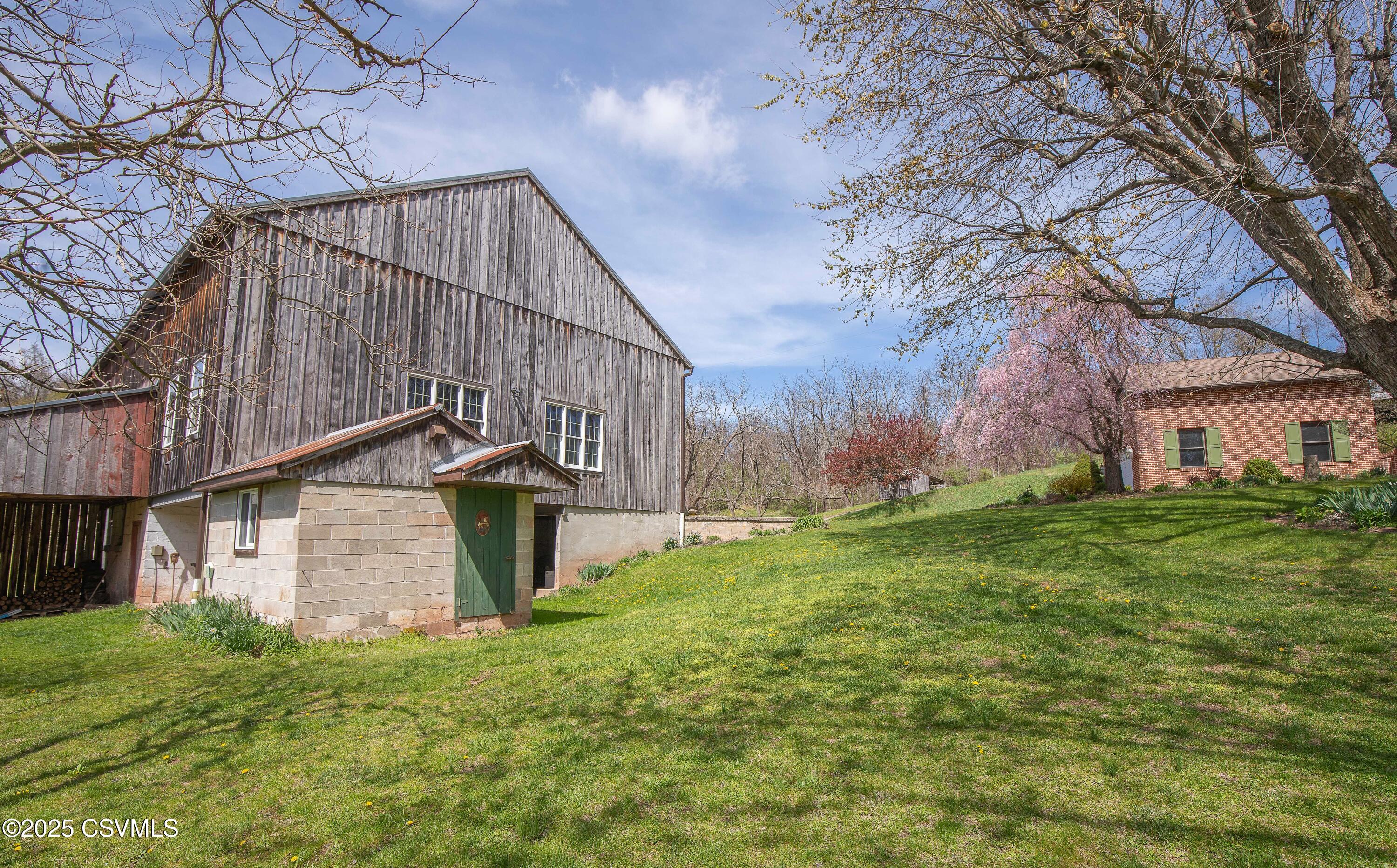 1109 HOLLOW Road