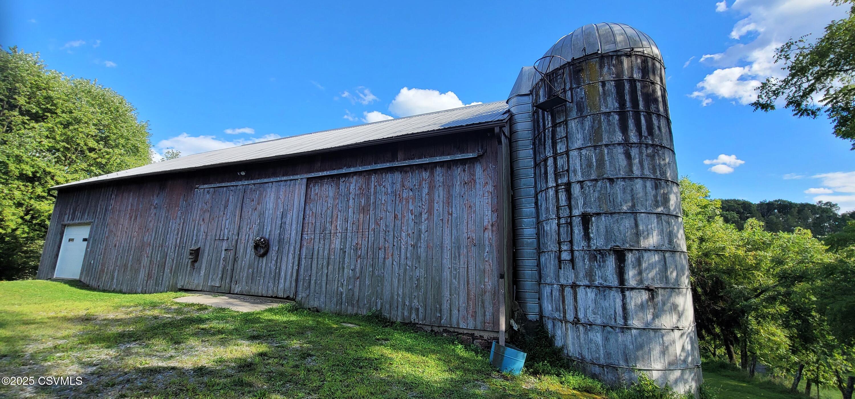 1109 HOLLOW Road