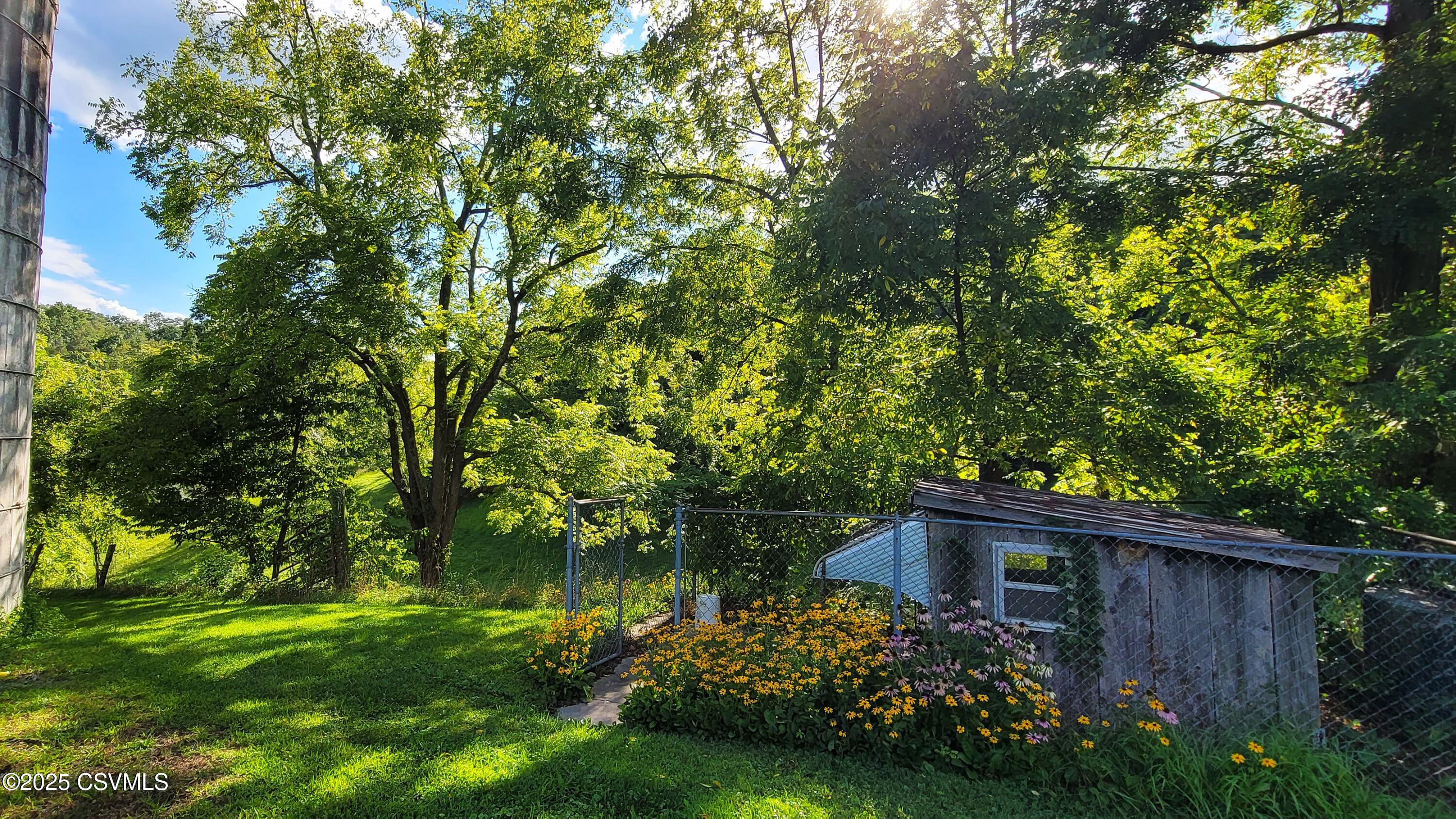 1109 HOLLOW Road
