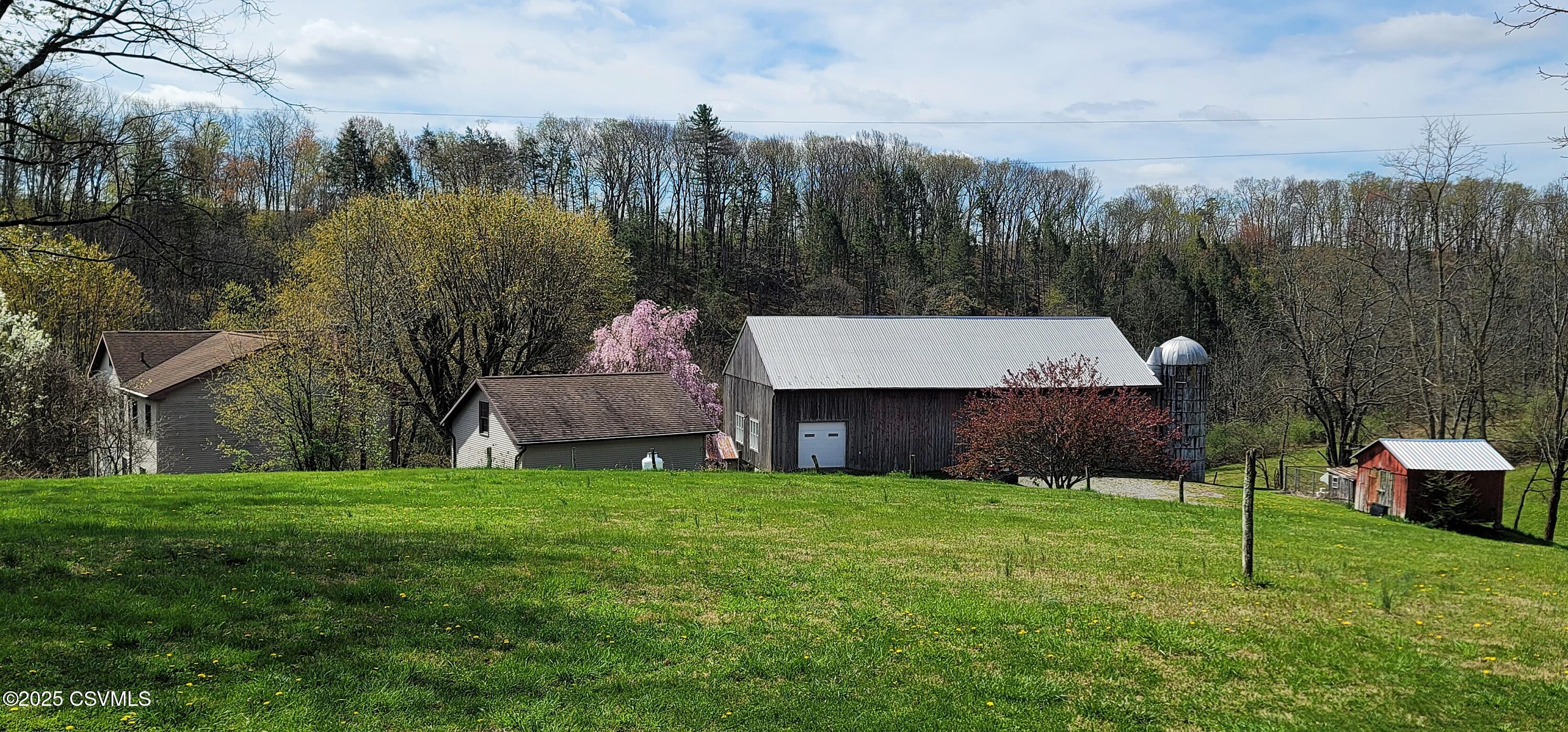 1109 HOLLOW Road