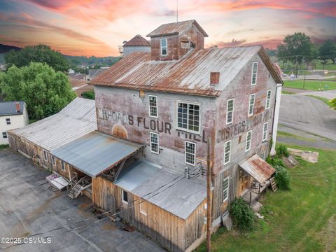 Milton 37 221 LOWER MARKET Street Milton PA 17847