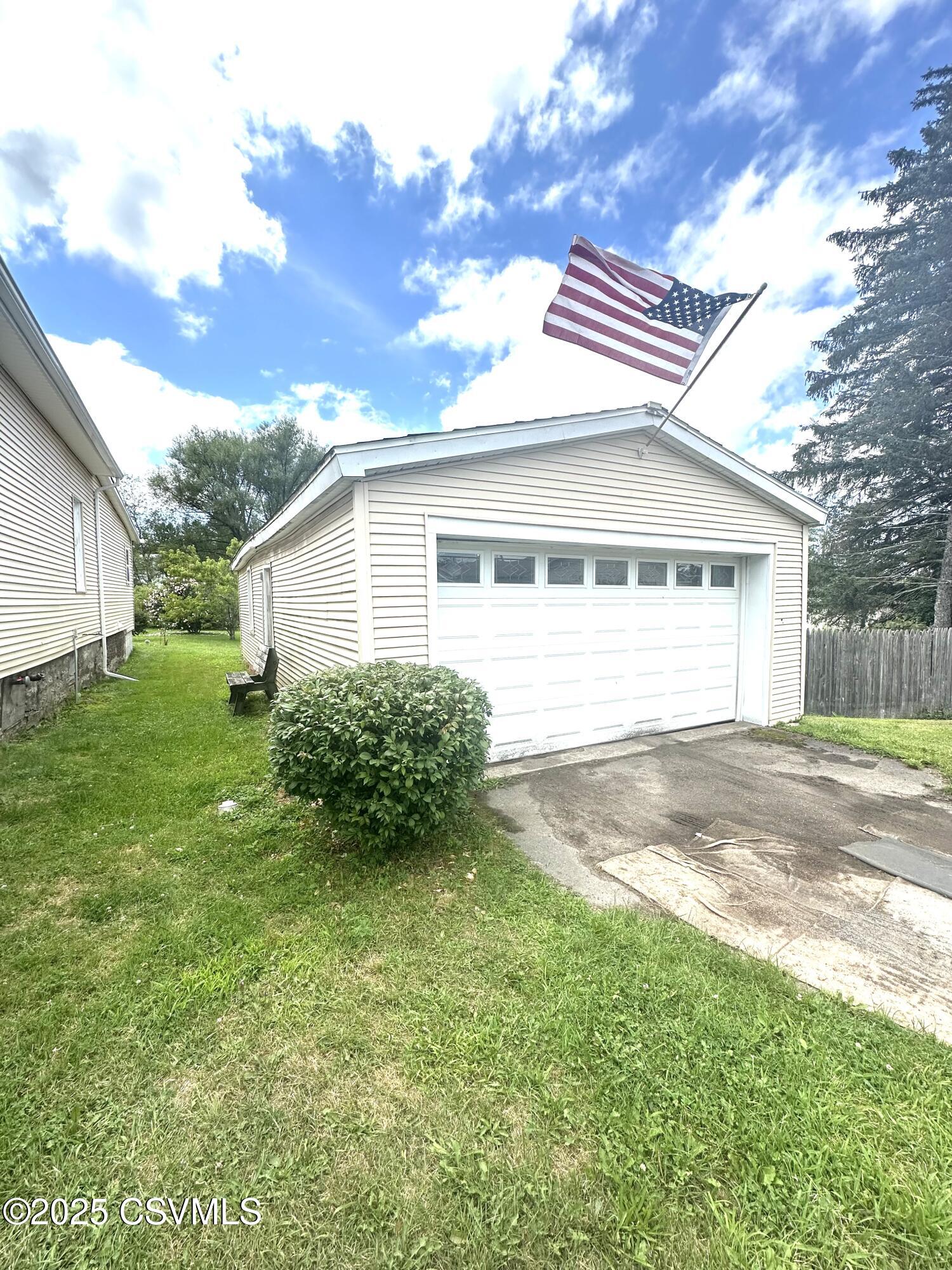 895 CENTER Street