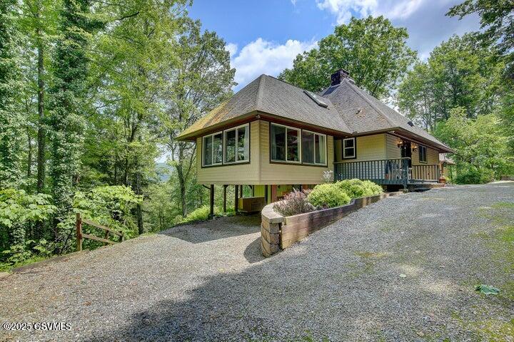 Properties 4 582 MOSTELLER Road