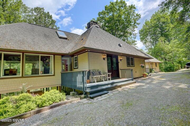 Properties 5 582 MOSTELLER Road