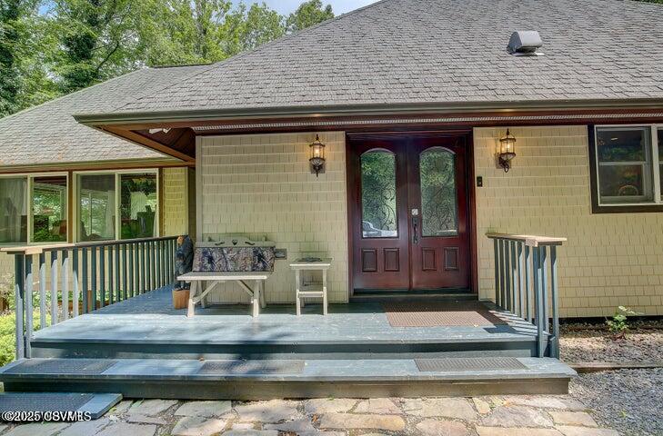 Properties 6 582 MOSTELLER Road