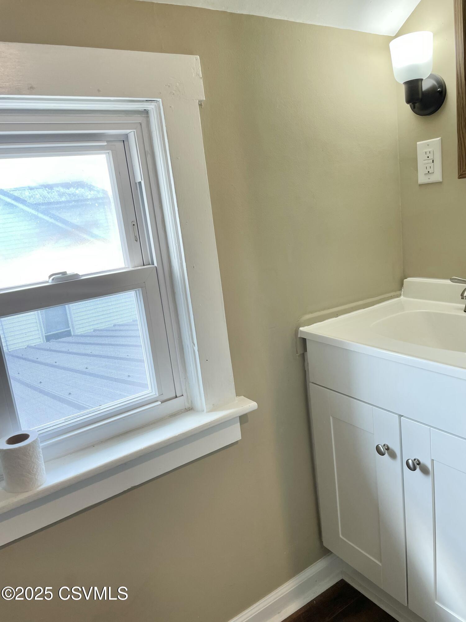 Lewisburg, Pennsylvania 17837, United States, 3 Bedrooms Bedrooms, ,1 BathroomBathrooms,Residential,Active,170904