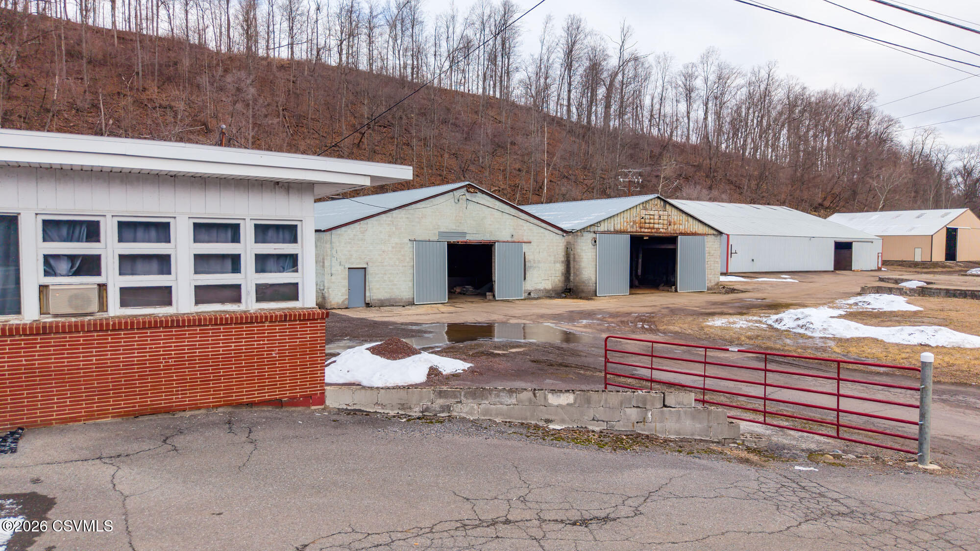 3825 COLUMBIA Boulevard