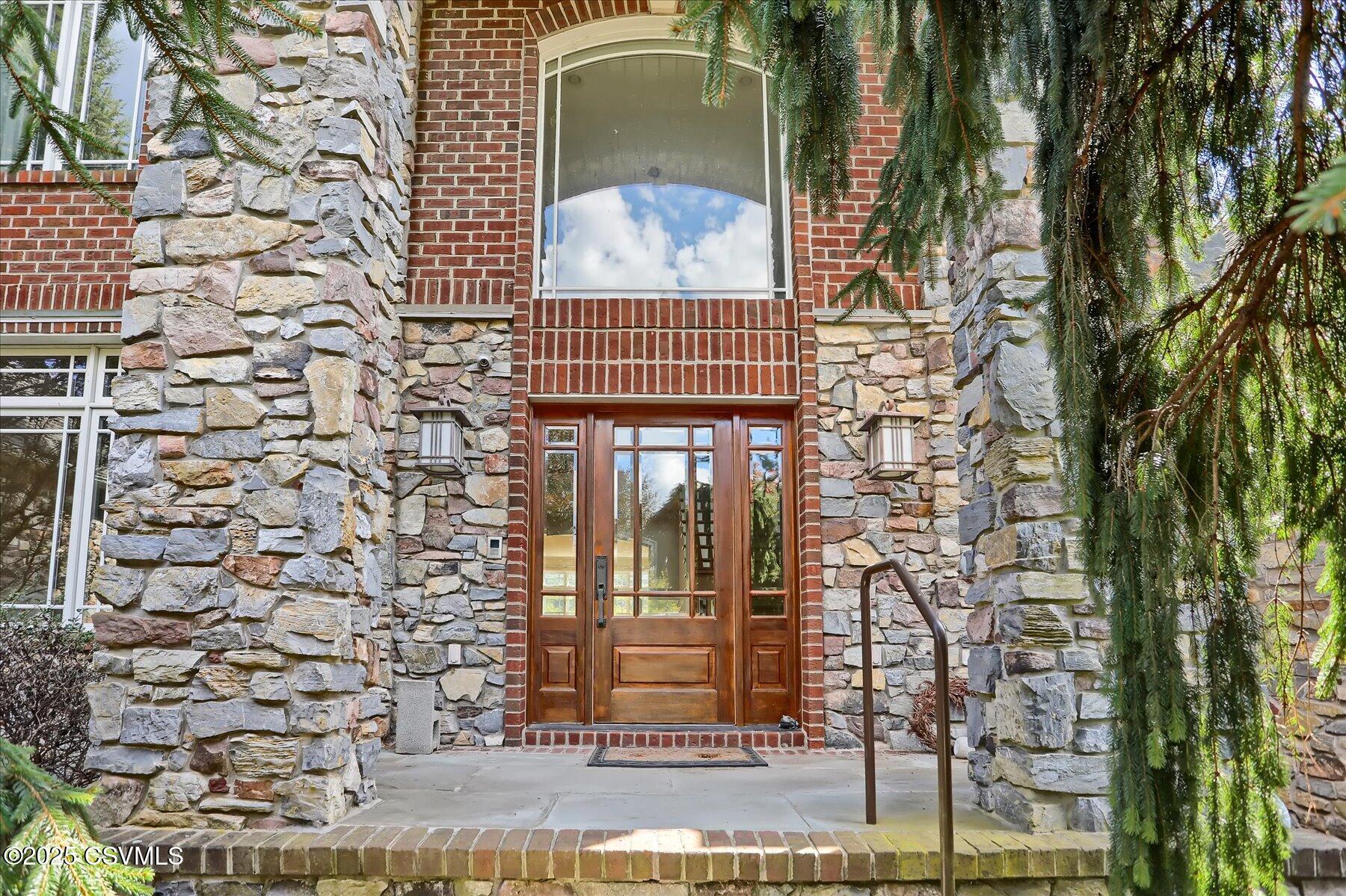 Properties 5 205 YORK Road