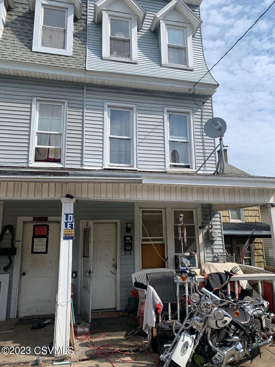Photo 1 of 3 of 617 W PINE Street house