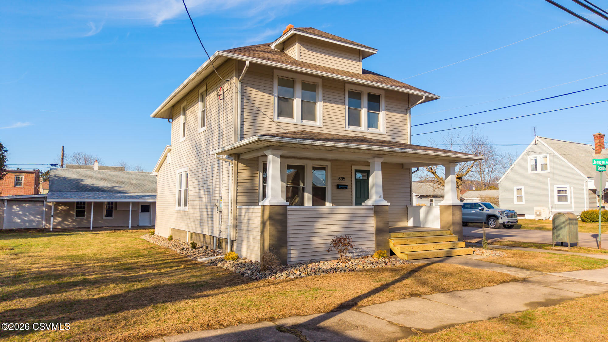 Properties 3 835 E 2ND Street