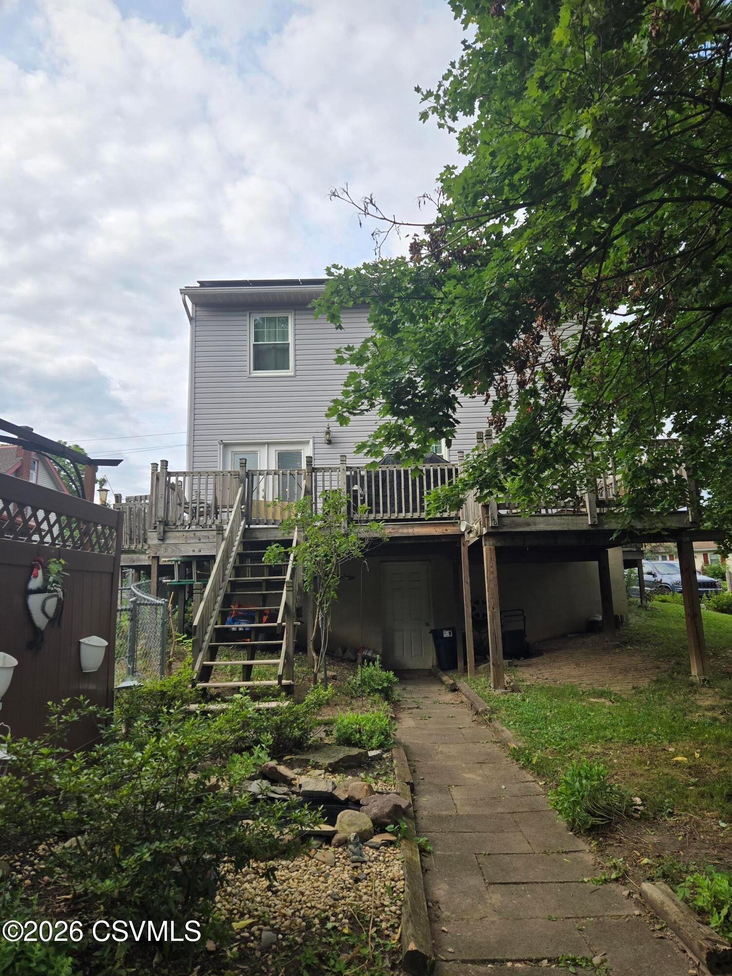 594 MAHONING Street