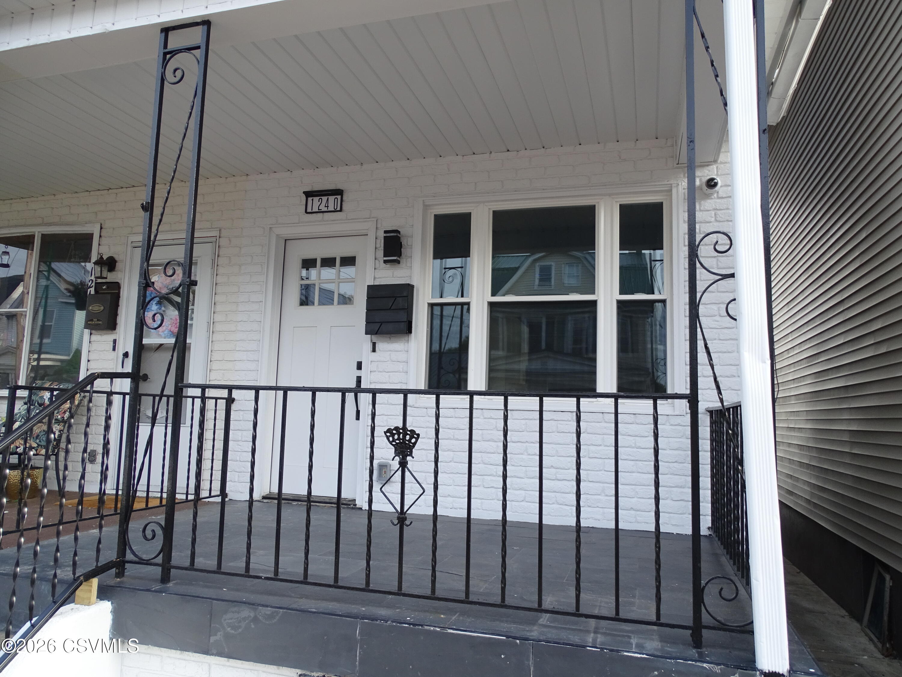 1240 POPLAR Street