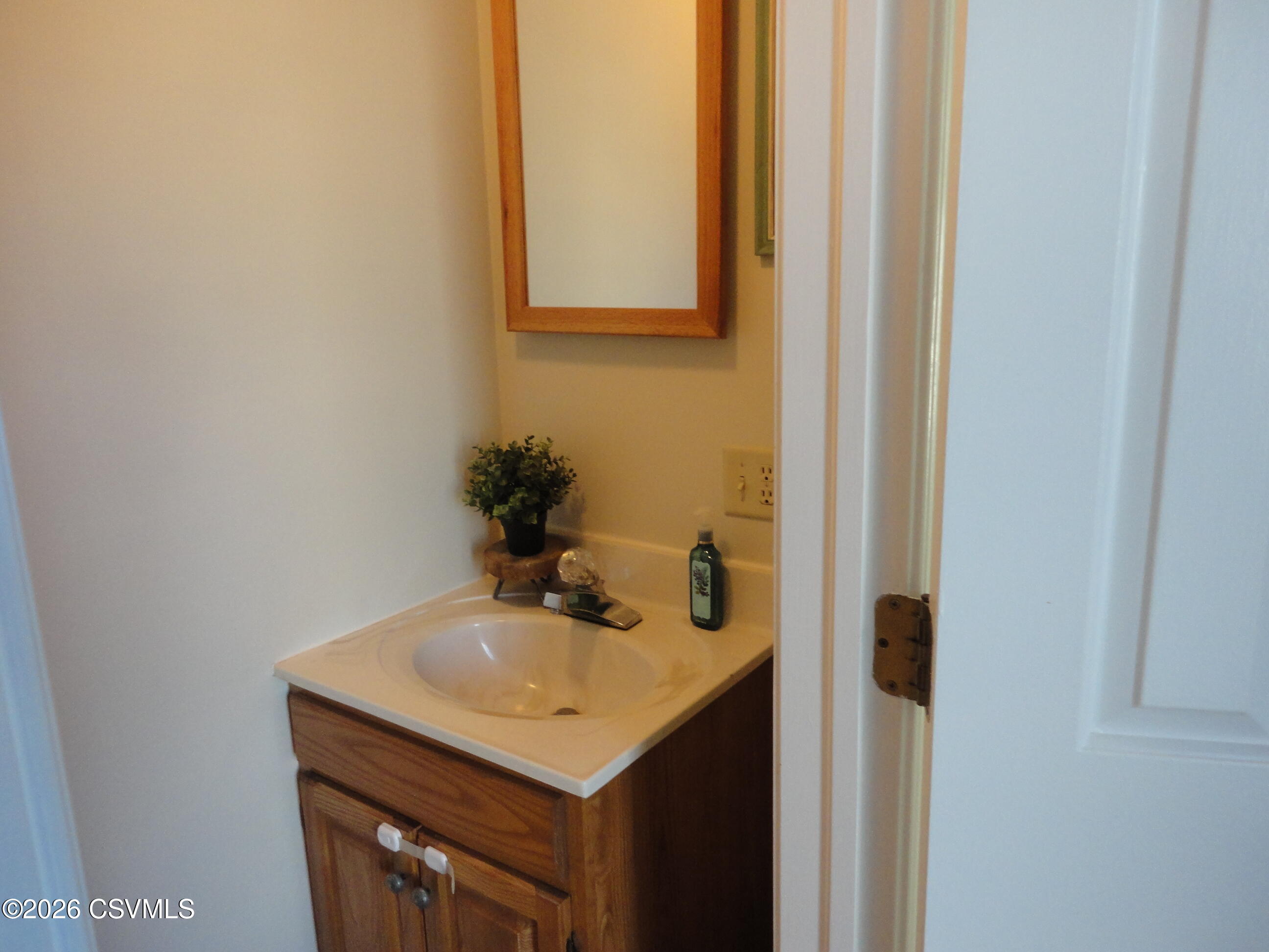 Properties 5 491 MEADOW Lane