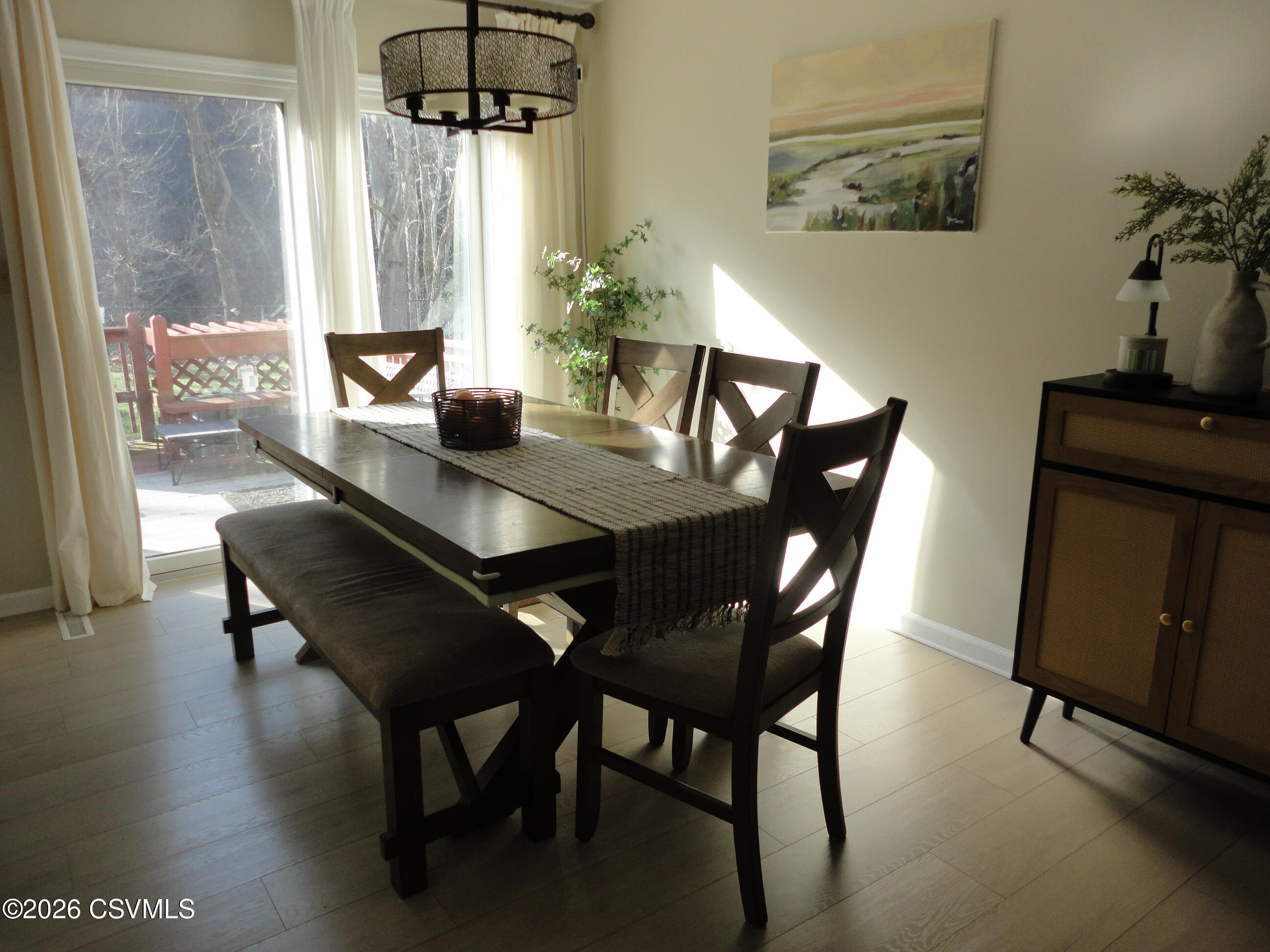 Properties 6 491 MEADOW Lane