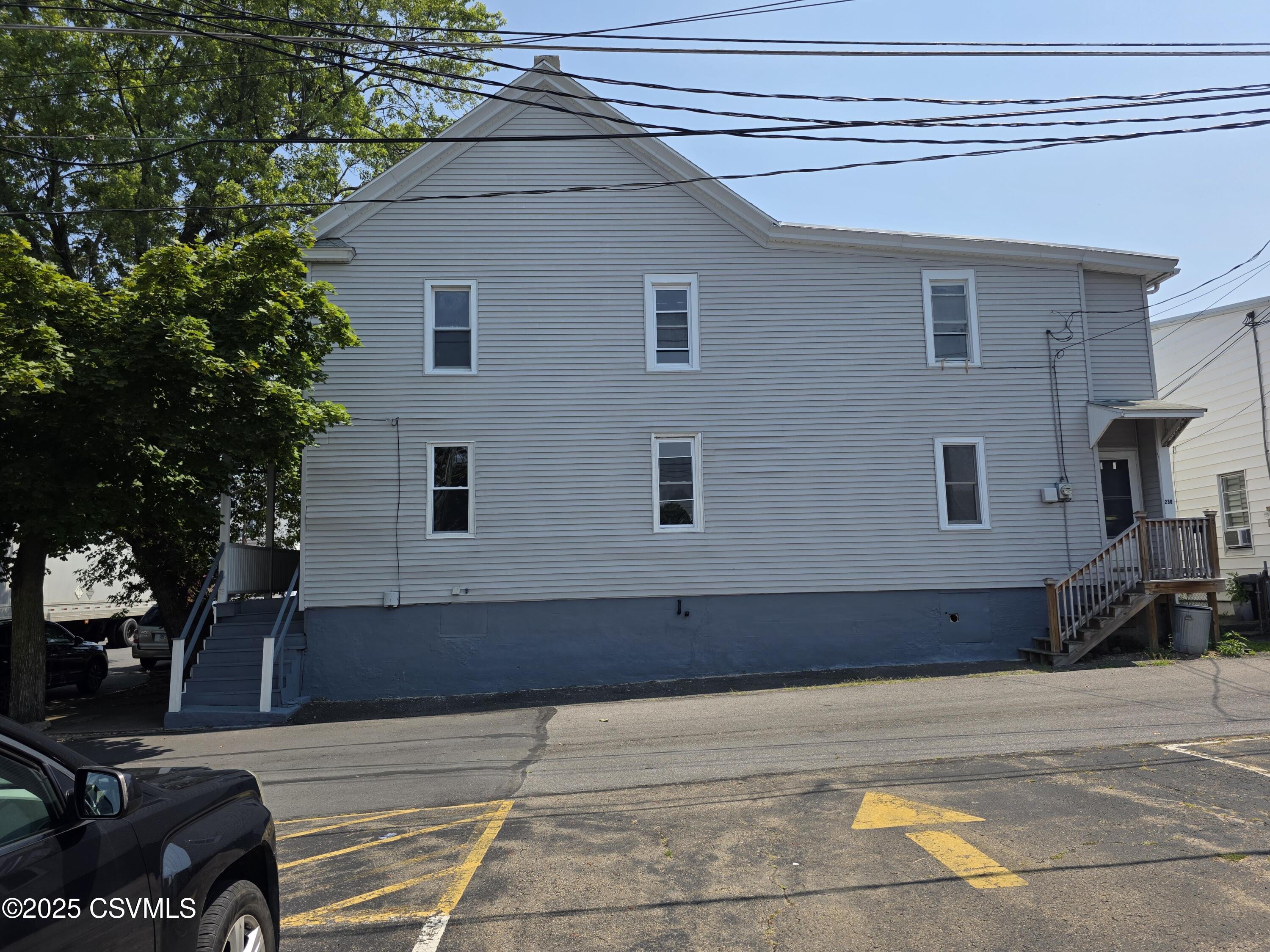 230 E 4TH Street
