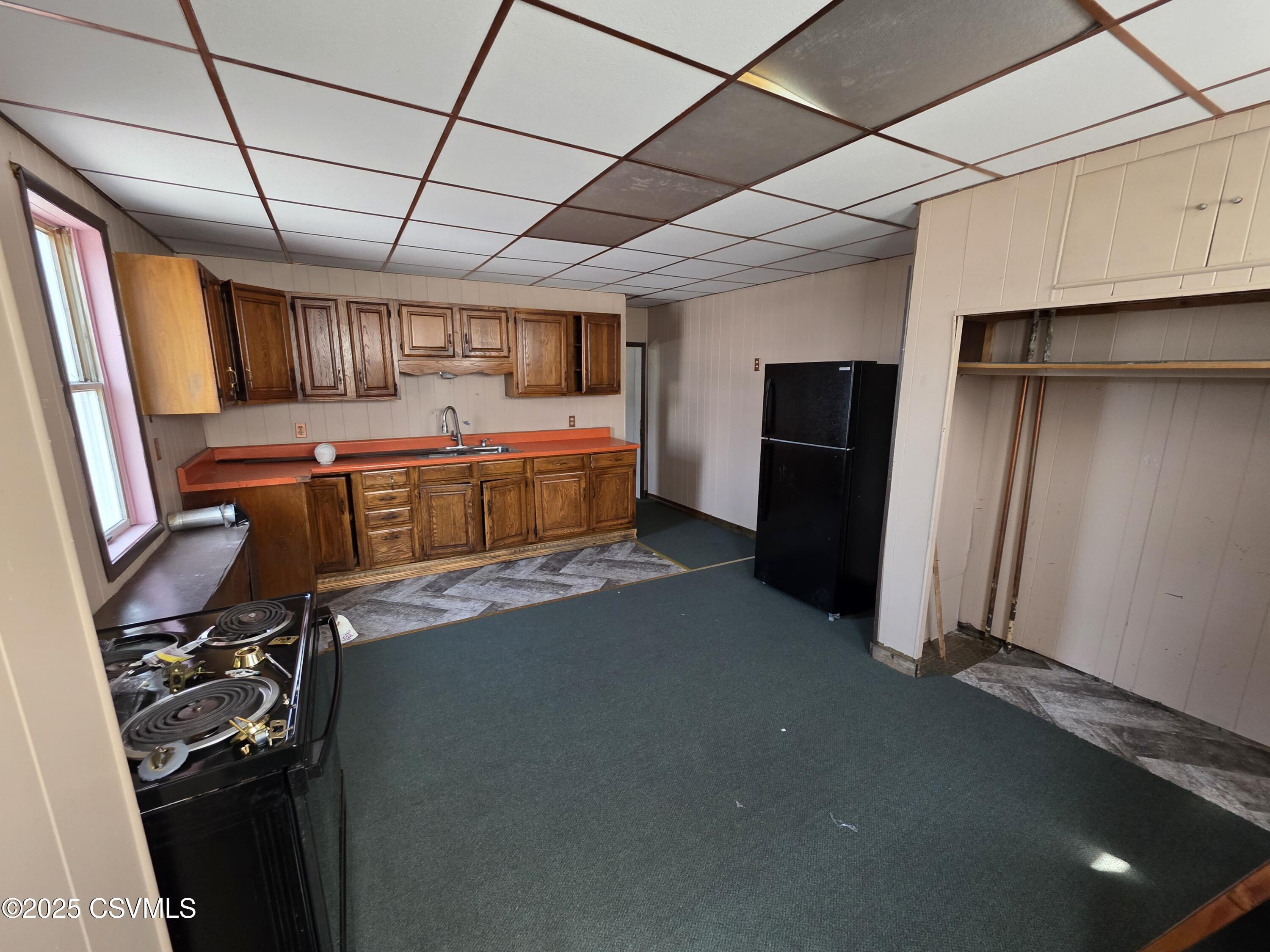 230 E 4TH Street