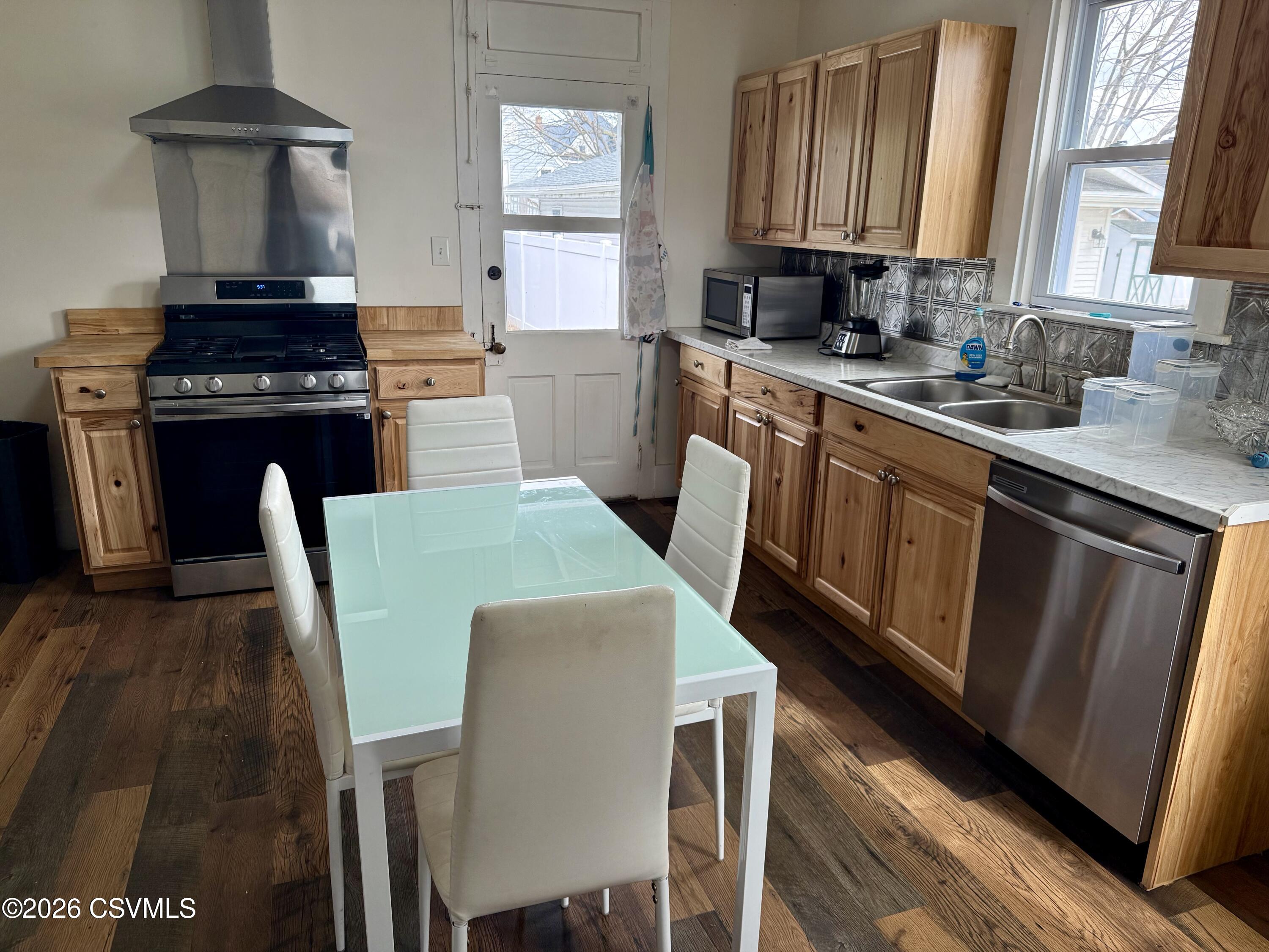 Properties 5 229 E 5TH Street