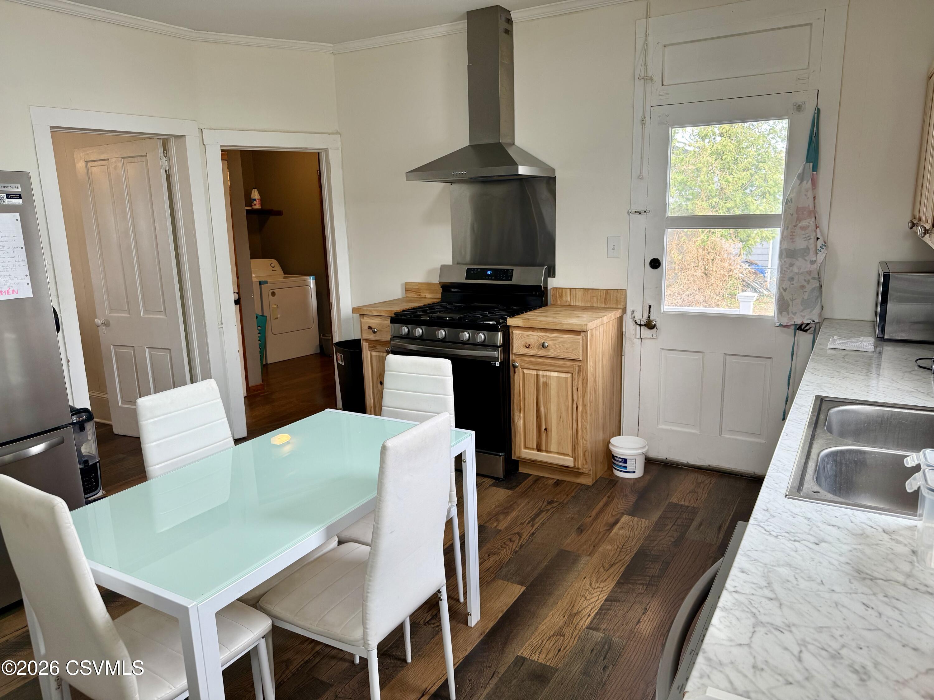 Properties 6 229 E 5TH Street