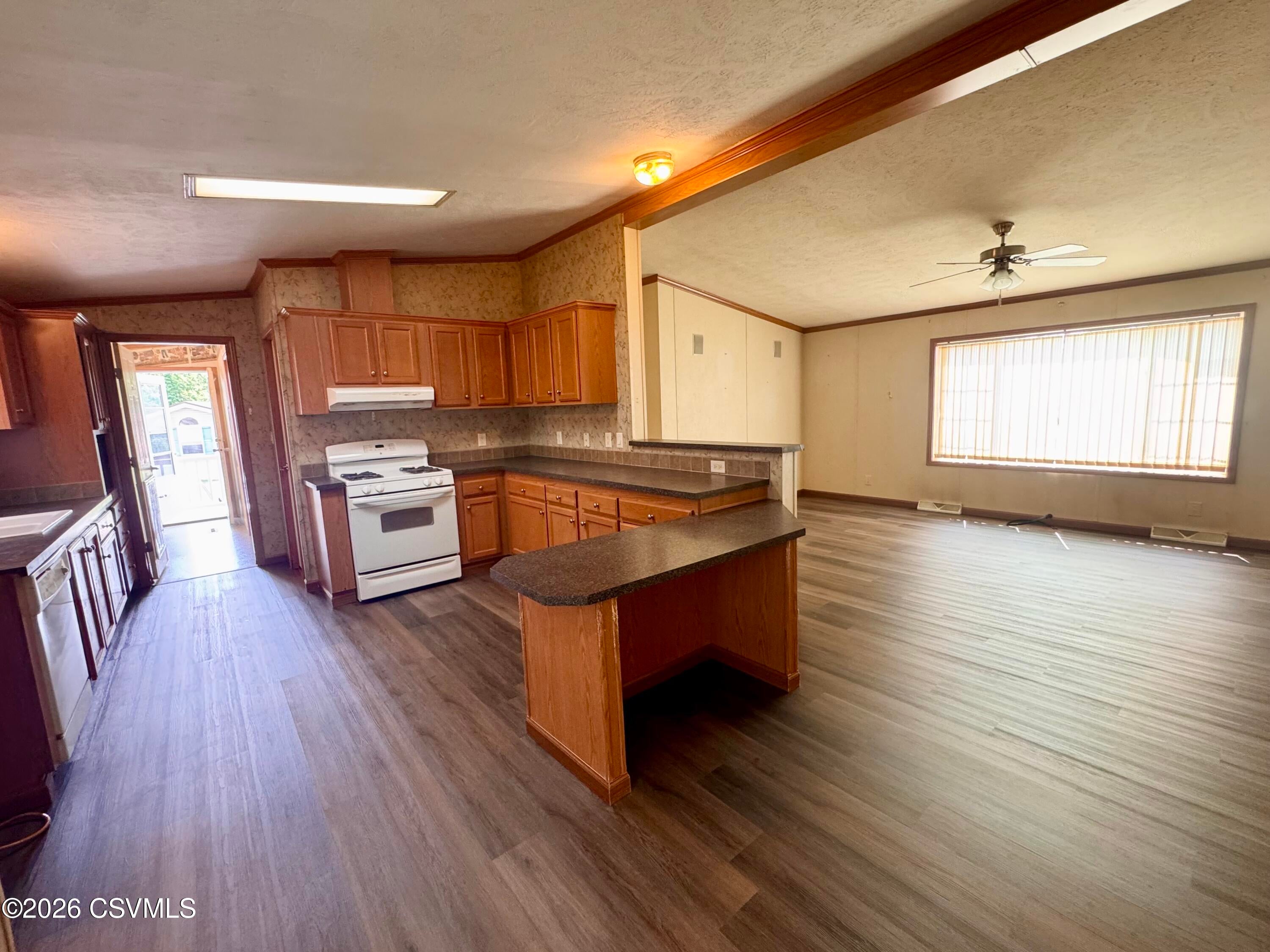 206 LUNAR Lane