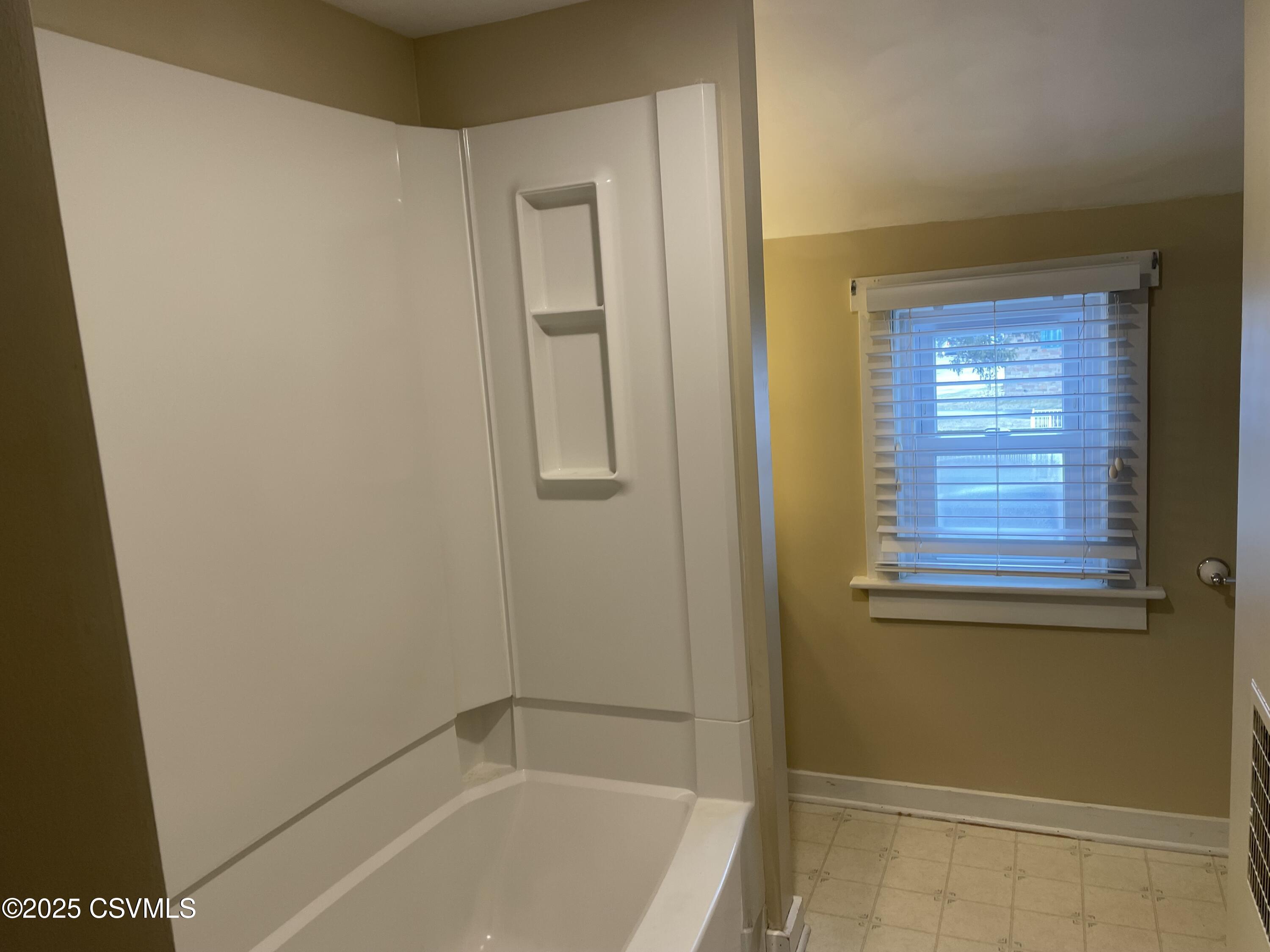 Lewisburg, Pennsylvania 17837, United States, 3 Bedrooms Bedrooms, ,1 BathroomBathrooms,Residential,Active,11437