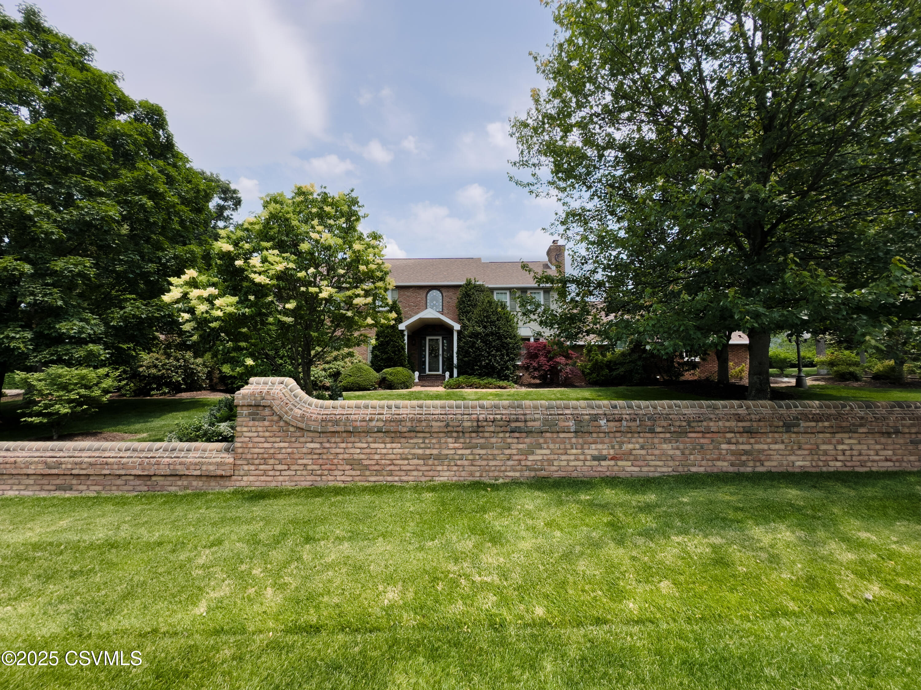 385 HEMLOCK Lane
