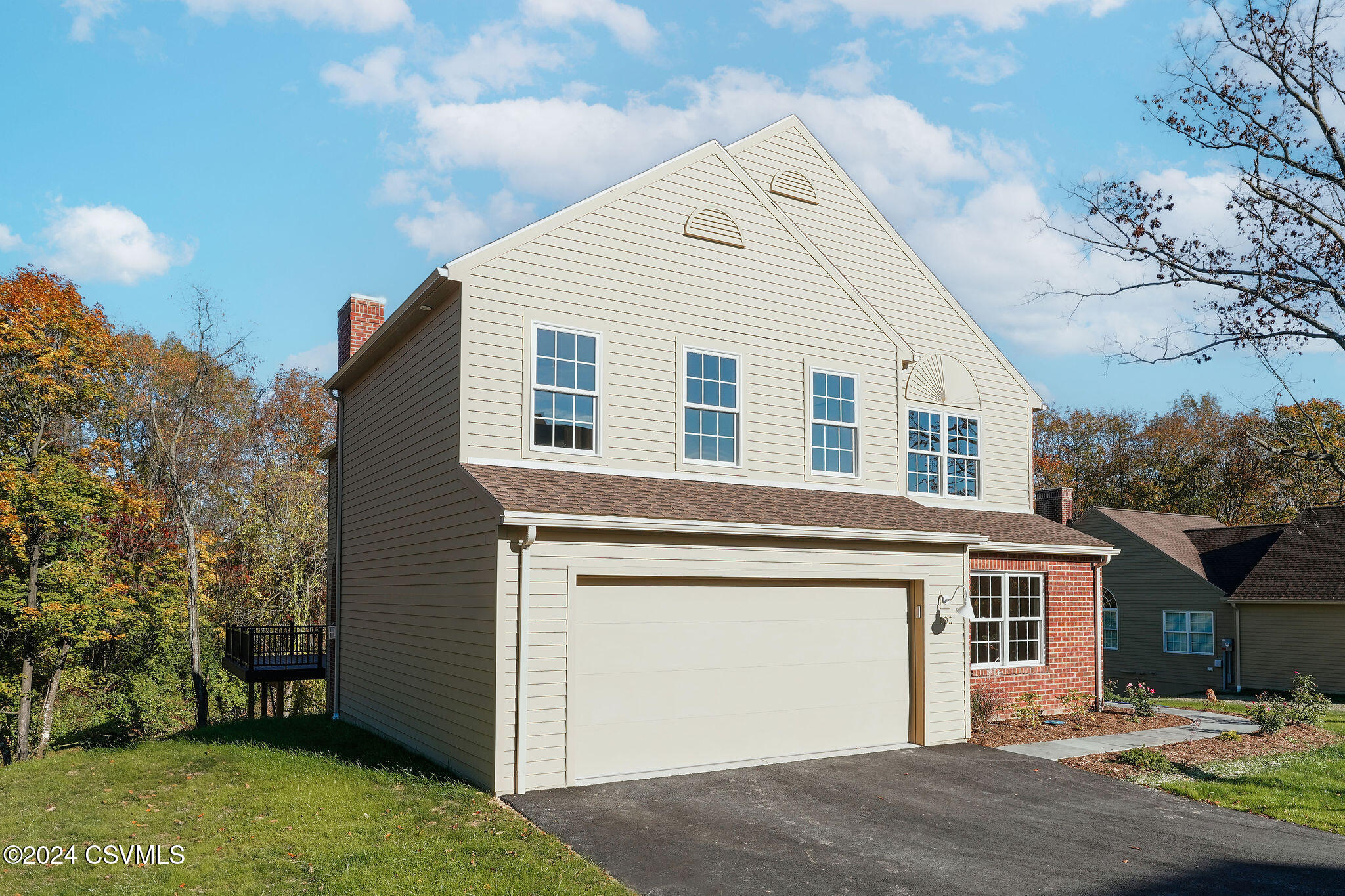 102 VICTORIA Lane
