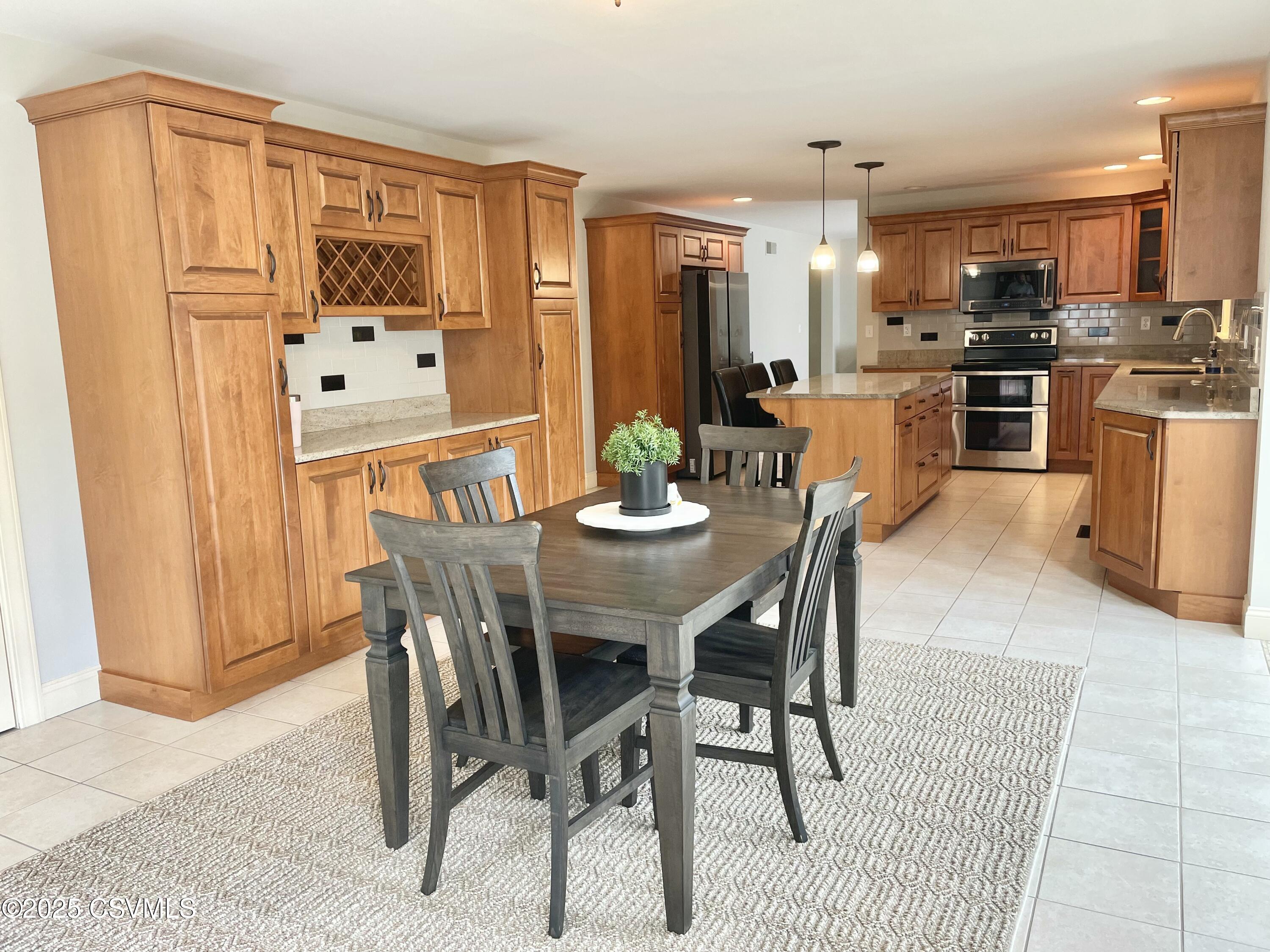 Lewisburg, Pennsylvania 17837, United States, 4 Bedrooms Bedrooms, ,3 BathroomsBathrooms,Residential,Active,189103