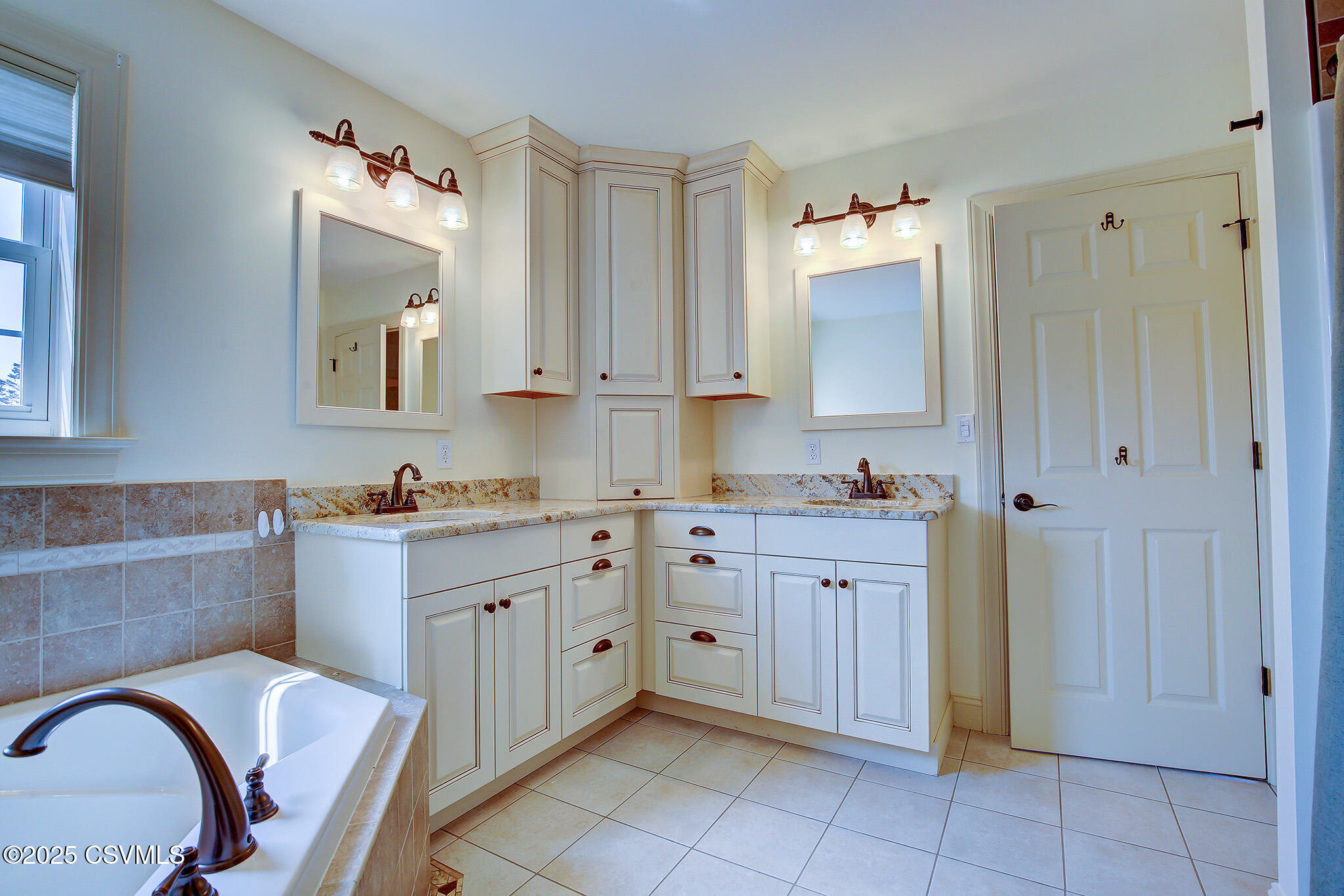 Lewisburg, Pennsylvania 17837, United States, 4 Bedrooms Bedrooms, ,3 BathroomsBathrooms,Residential,Active,189103