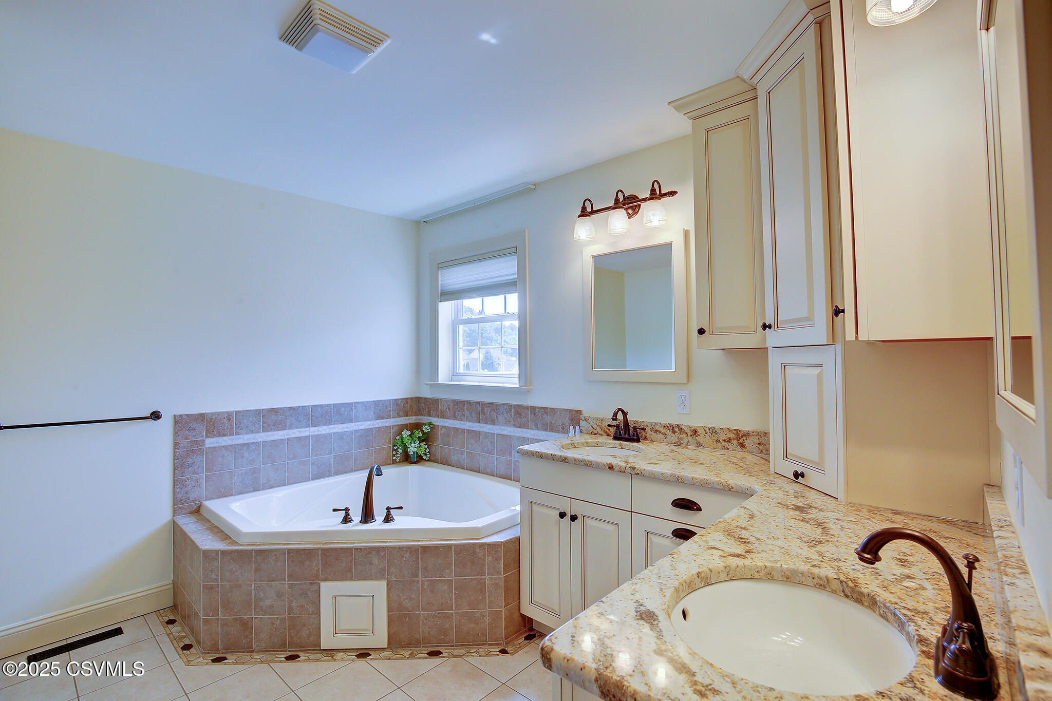 Lewisburg, Pennsylvania 17837, United States, 4 Bedrooms Bedrooms, ,3 BathroomsBathrooms,Residential,Active,189103