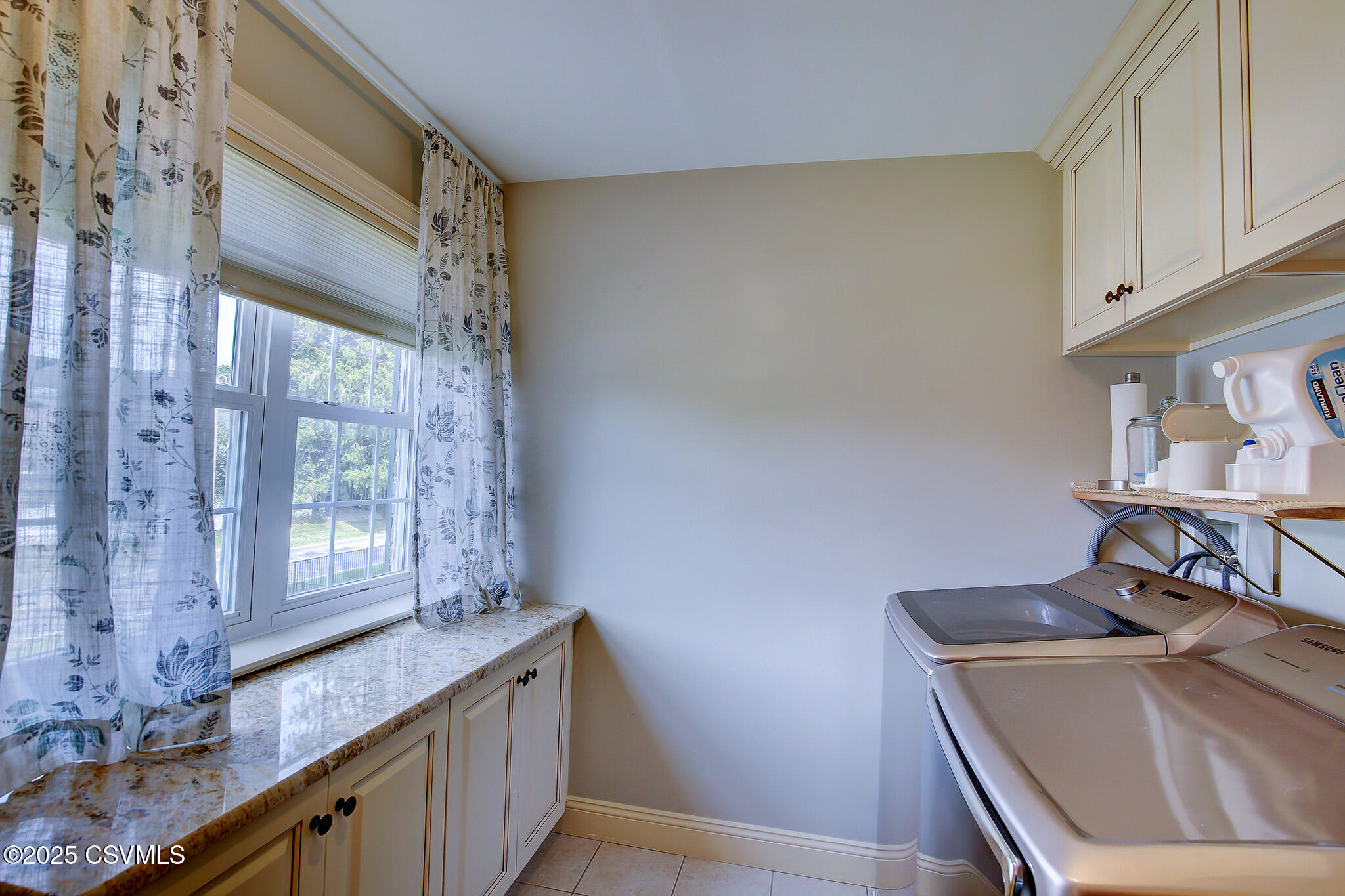 Lewisburg, Pennsylvania 17837, United States, 4 Bedrooms Bedrooms, ,3 BathroomsBathrooms,Residential,Active,189103