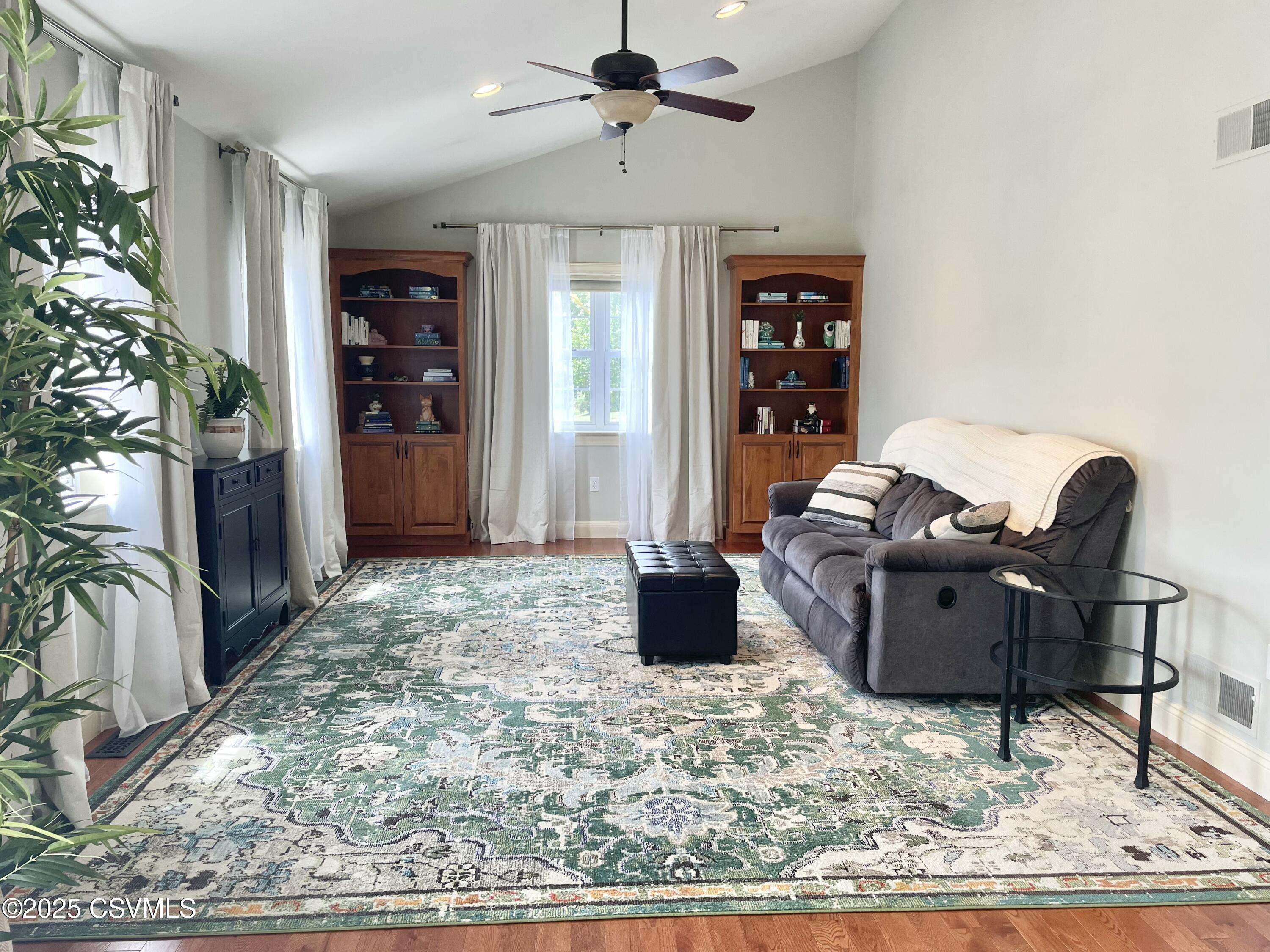 Lewisburg, Pennsylvania 17837, United States, 4 Bedrooms Bedrooms, ,3 BathroomsBathrooms,Residential,Active,189103