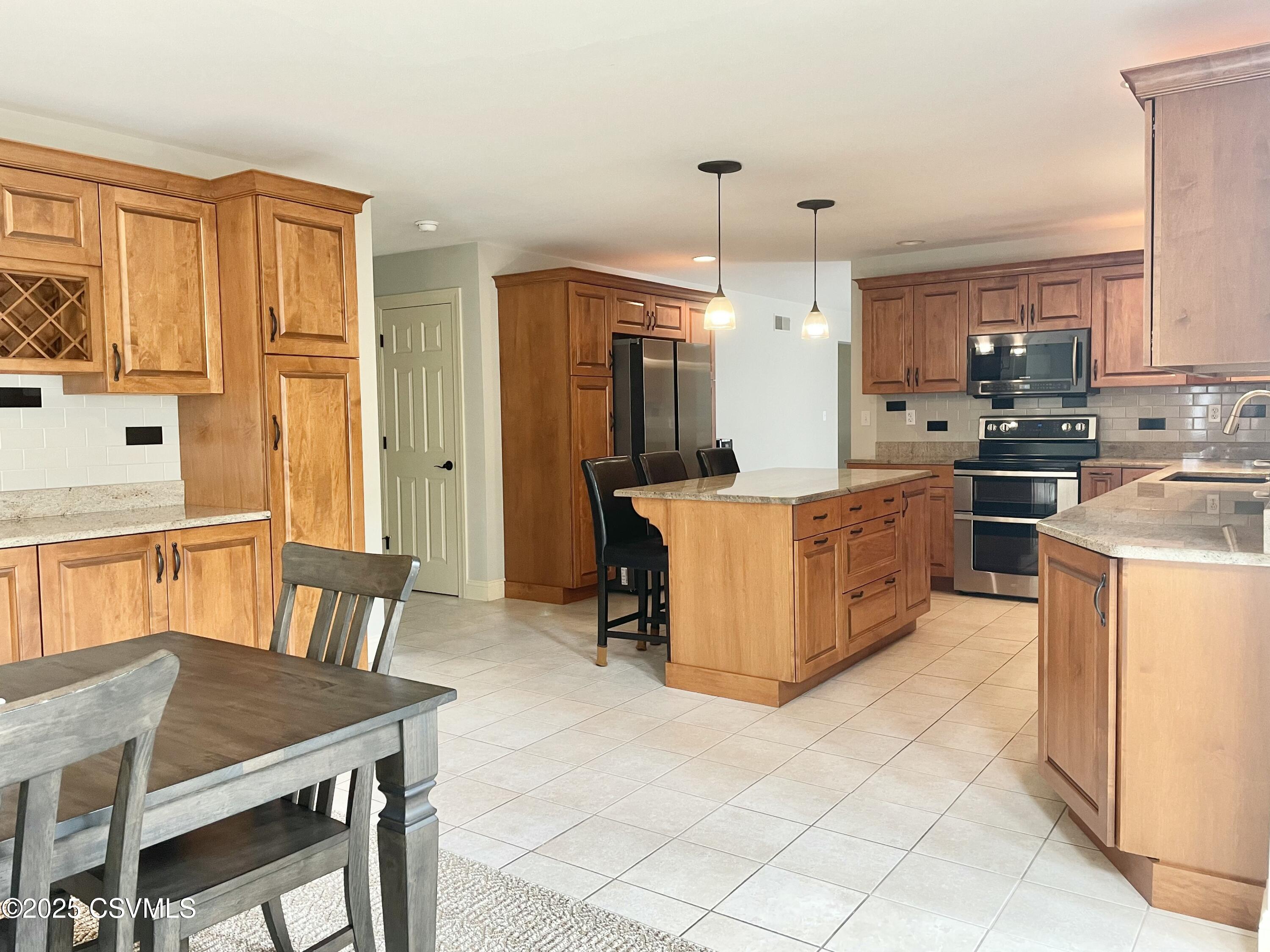 Lewisburg, Pennsylvania 17837, United States, 4 Bedrooms Bedrooms, ,3 BathroomsBathrooms,Residential,Active,189103