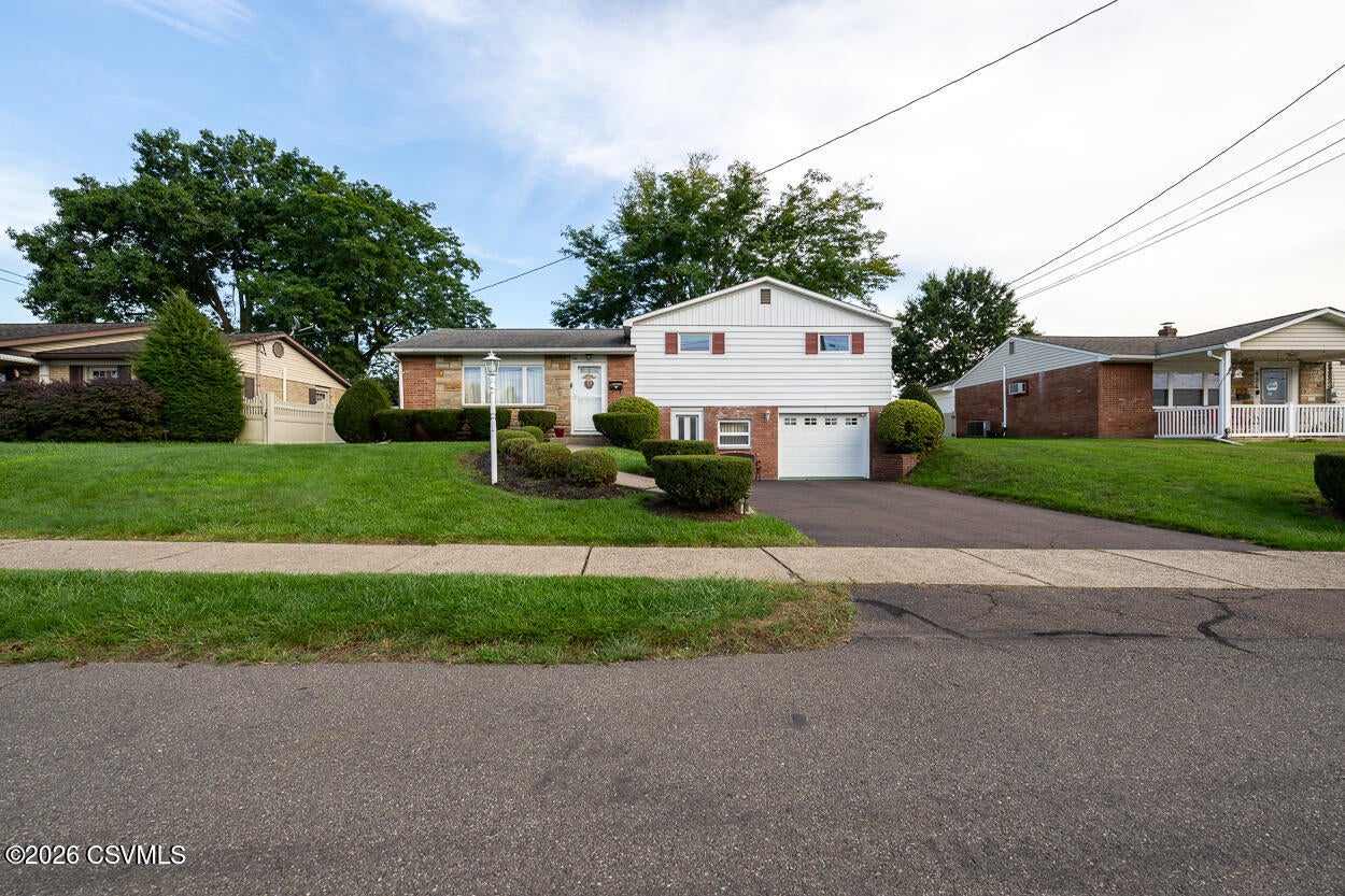 930 e 5th street