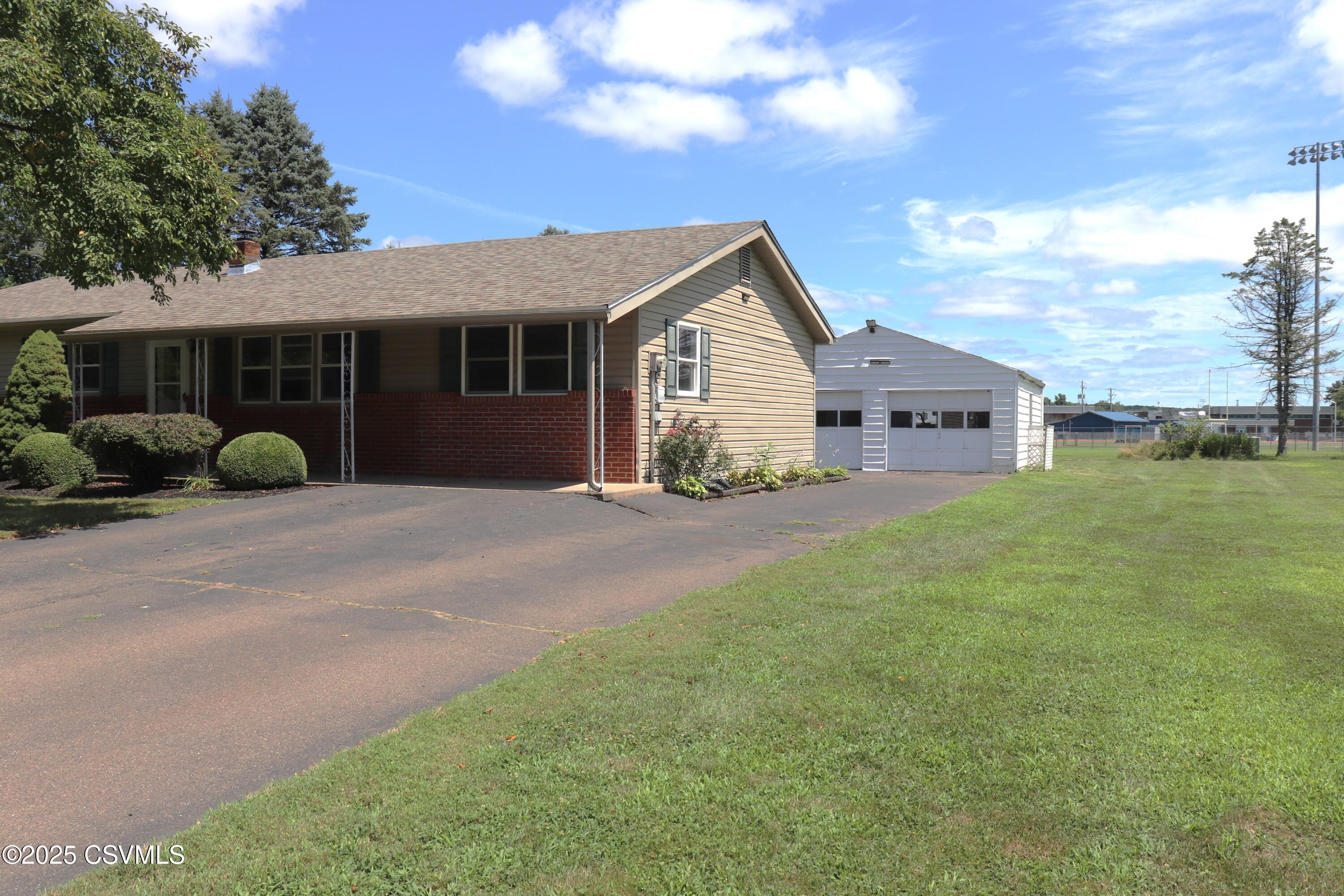 Properties 5 252 MCGUIRE PARK Drive