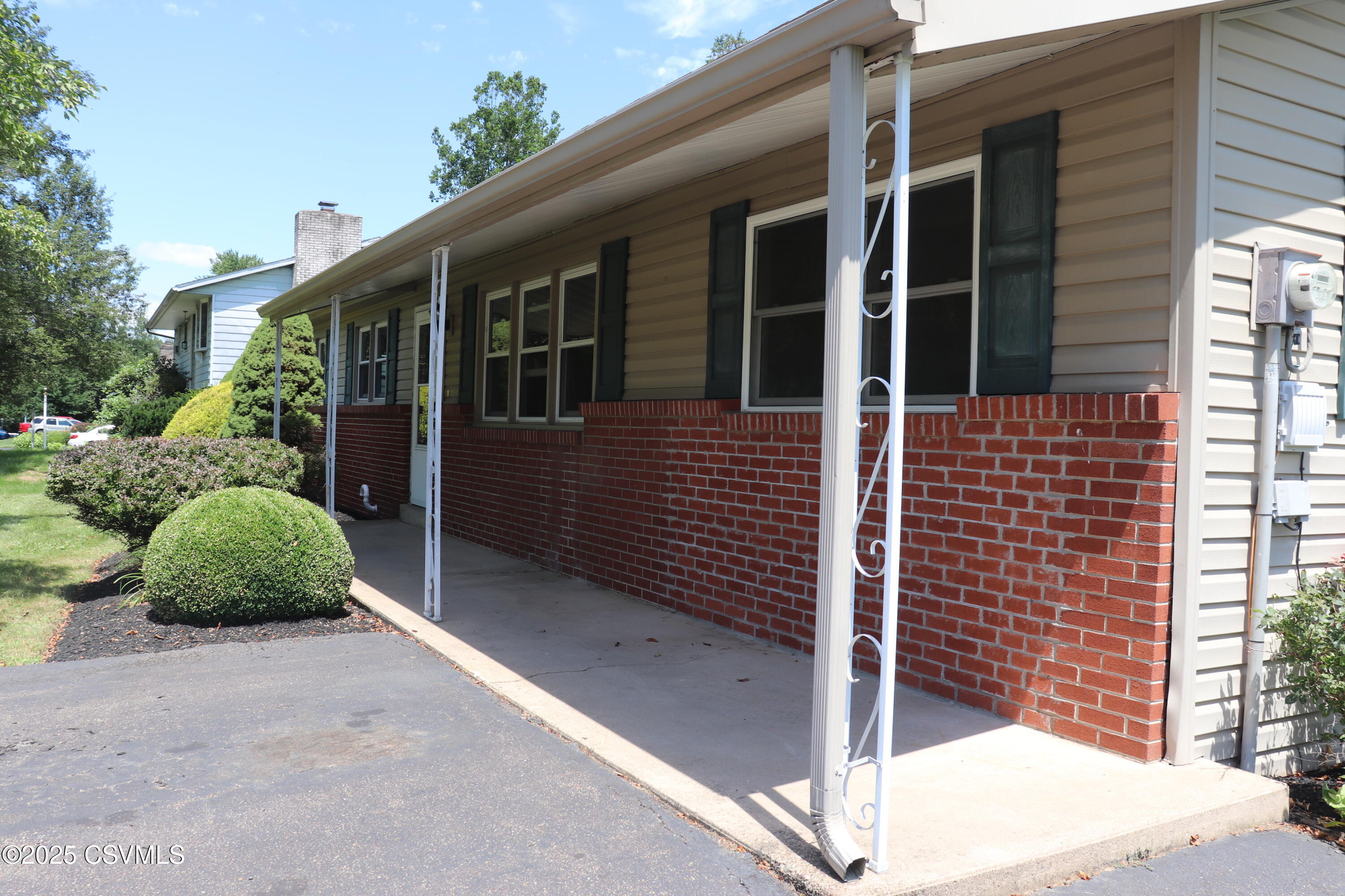 Properties 6 252 MCGUIRE PARK Drive