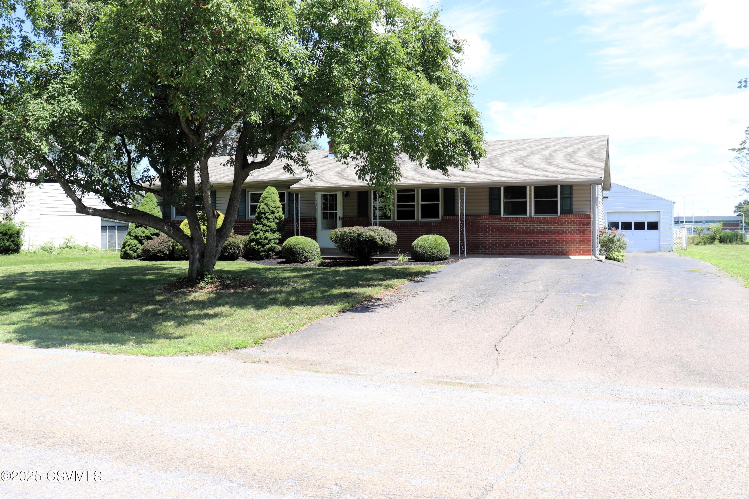 Properties 4 252 MCGUIRE PARK Drive