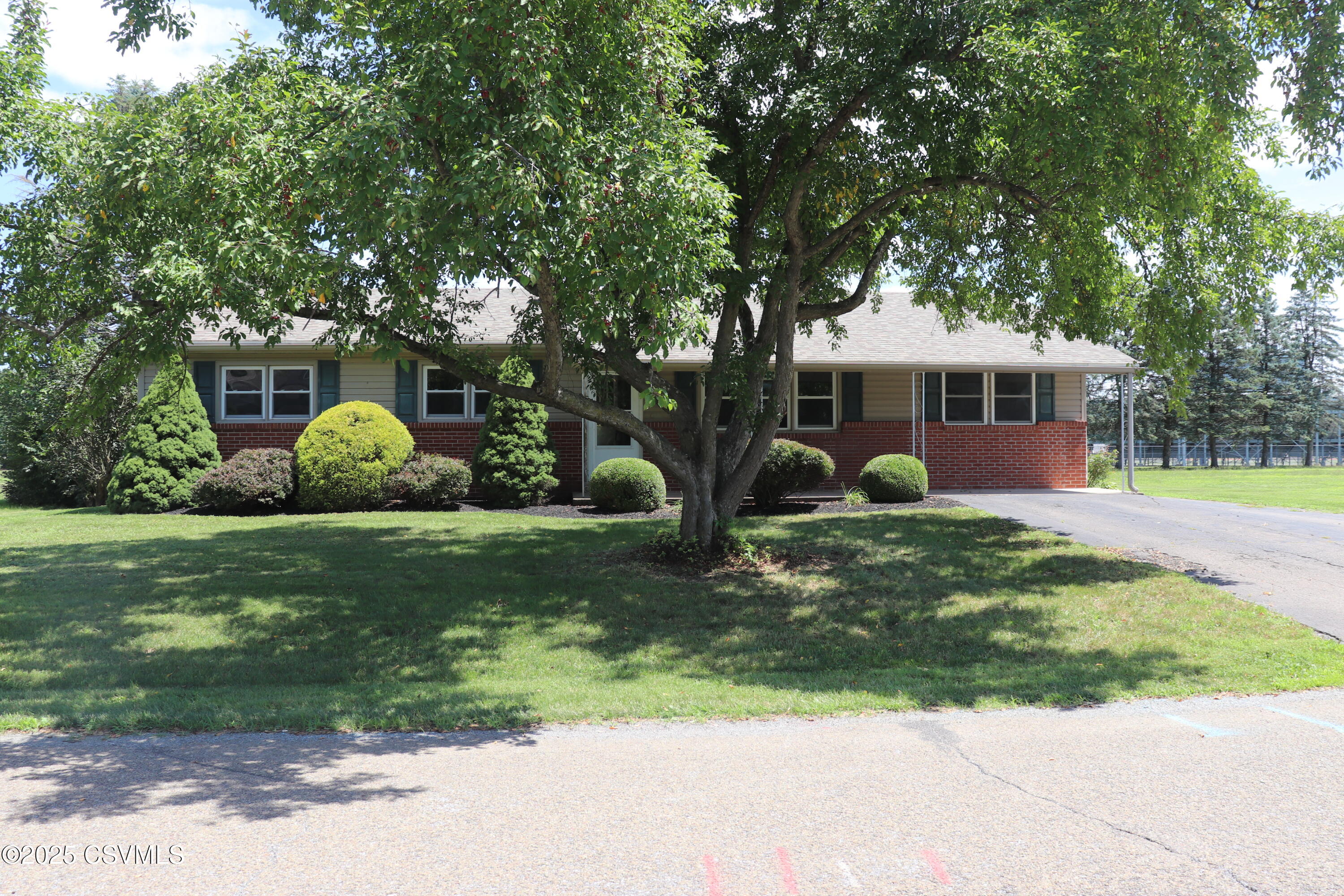 Properties 3 252 MCGUIRE PARK Drive