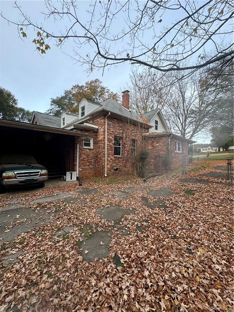 A home in Easley