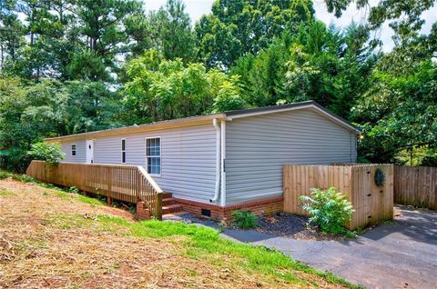 Mobile Home in Townville SC 1204 Lakeshore Drive.jpg