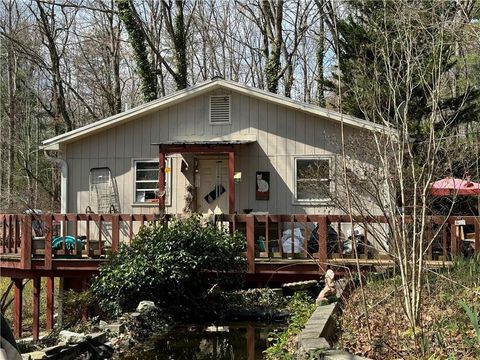 A home in Mountain  Rest