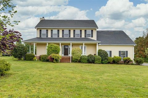 Single Family Residence in Pelzer SC 204 Saddlebred Drive.jpg