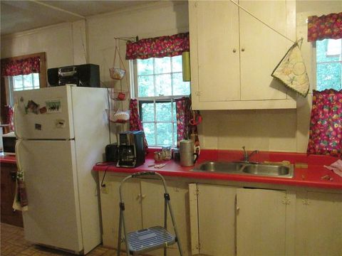 A home in Mountain  Rest