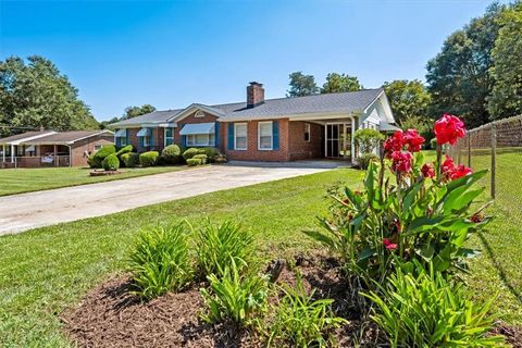 A home in Easley