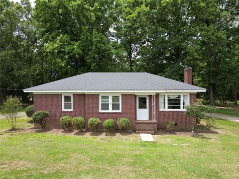 Single Family Residence in Belton SC 100 Firetower Road.jpg