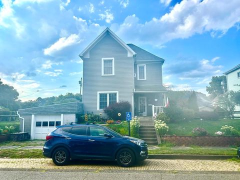 915 Phoenix Avenue Chester WV 26034