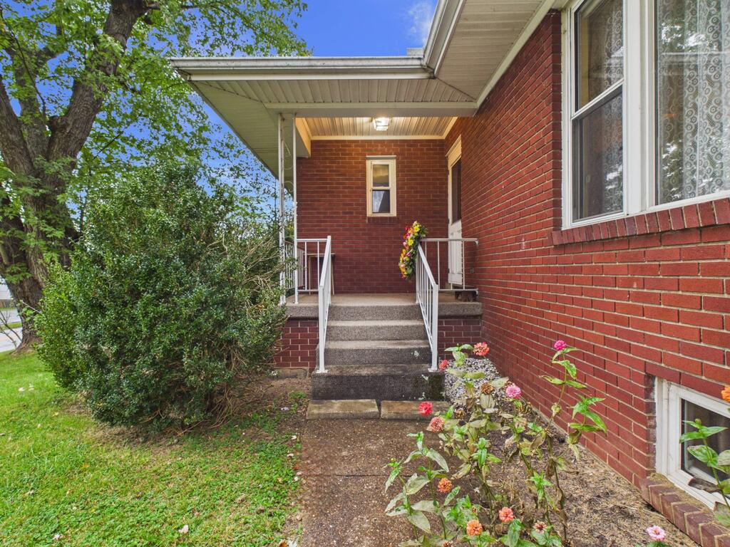 1006 Warwood Ave