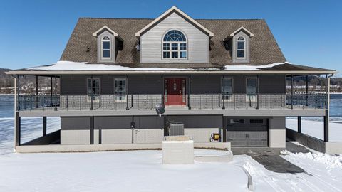 9176 S Pleasant HWY St. Marys WV 26170