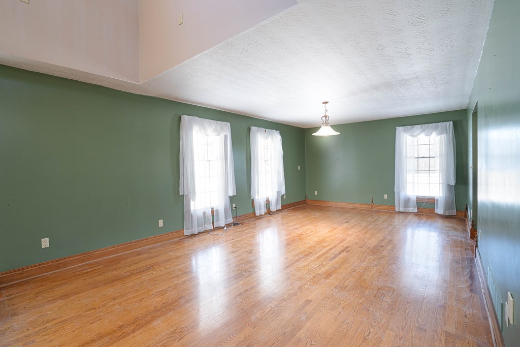 St. Marys, West Virginia, 26170, United States, 4 Bedrooms Bedrooms, ,4 BathroomsBathrooms,Residential,Active,2016730